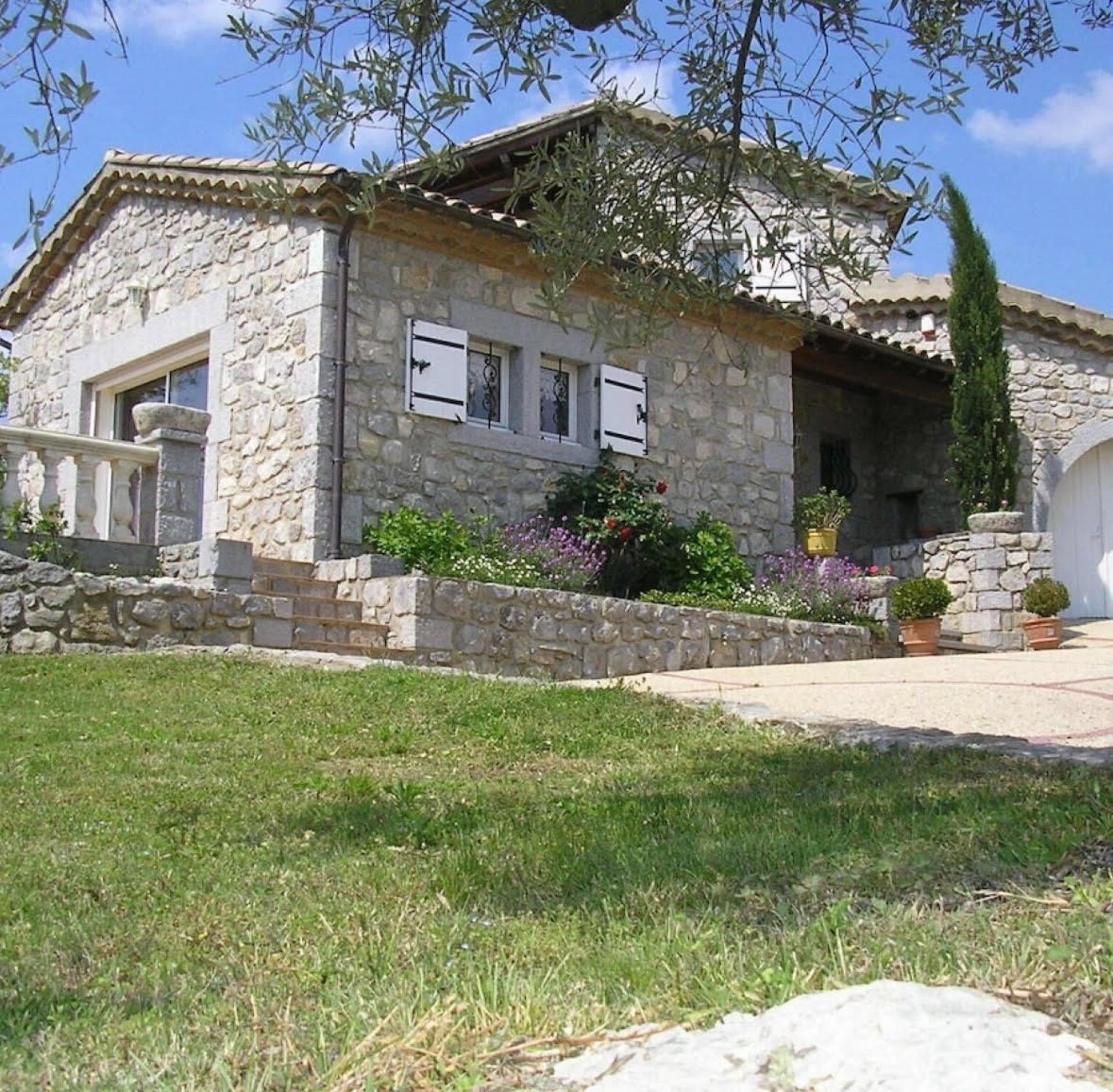 Photo 5 of the listing.