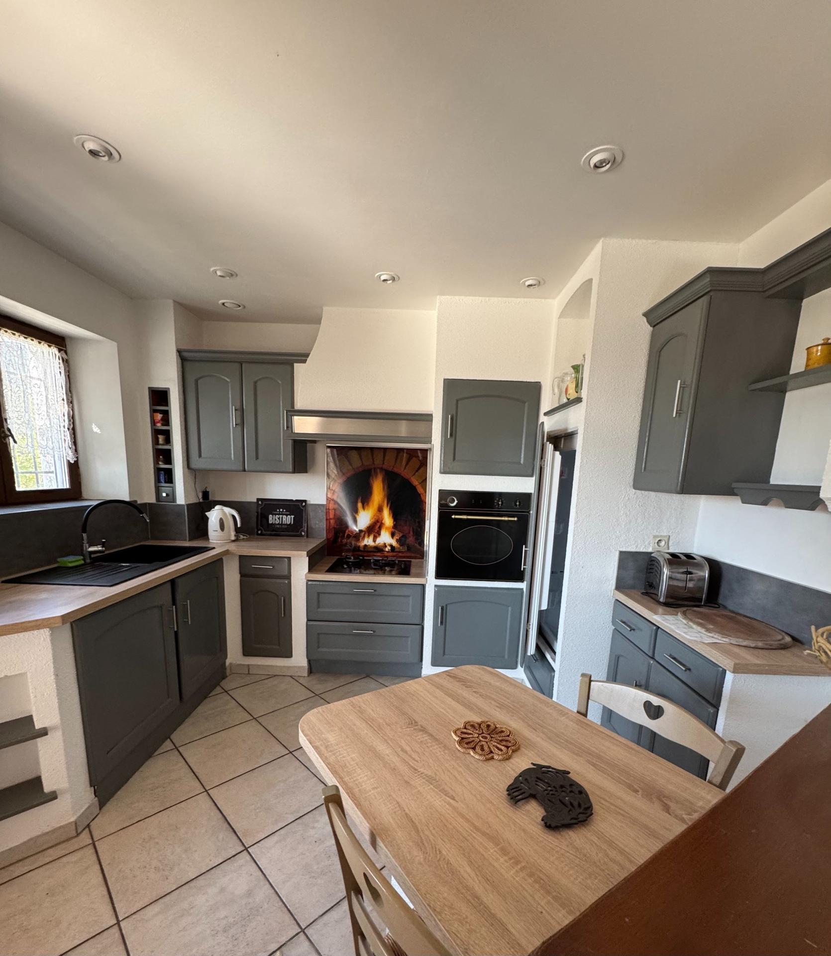 Photo 8 of the listing.