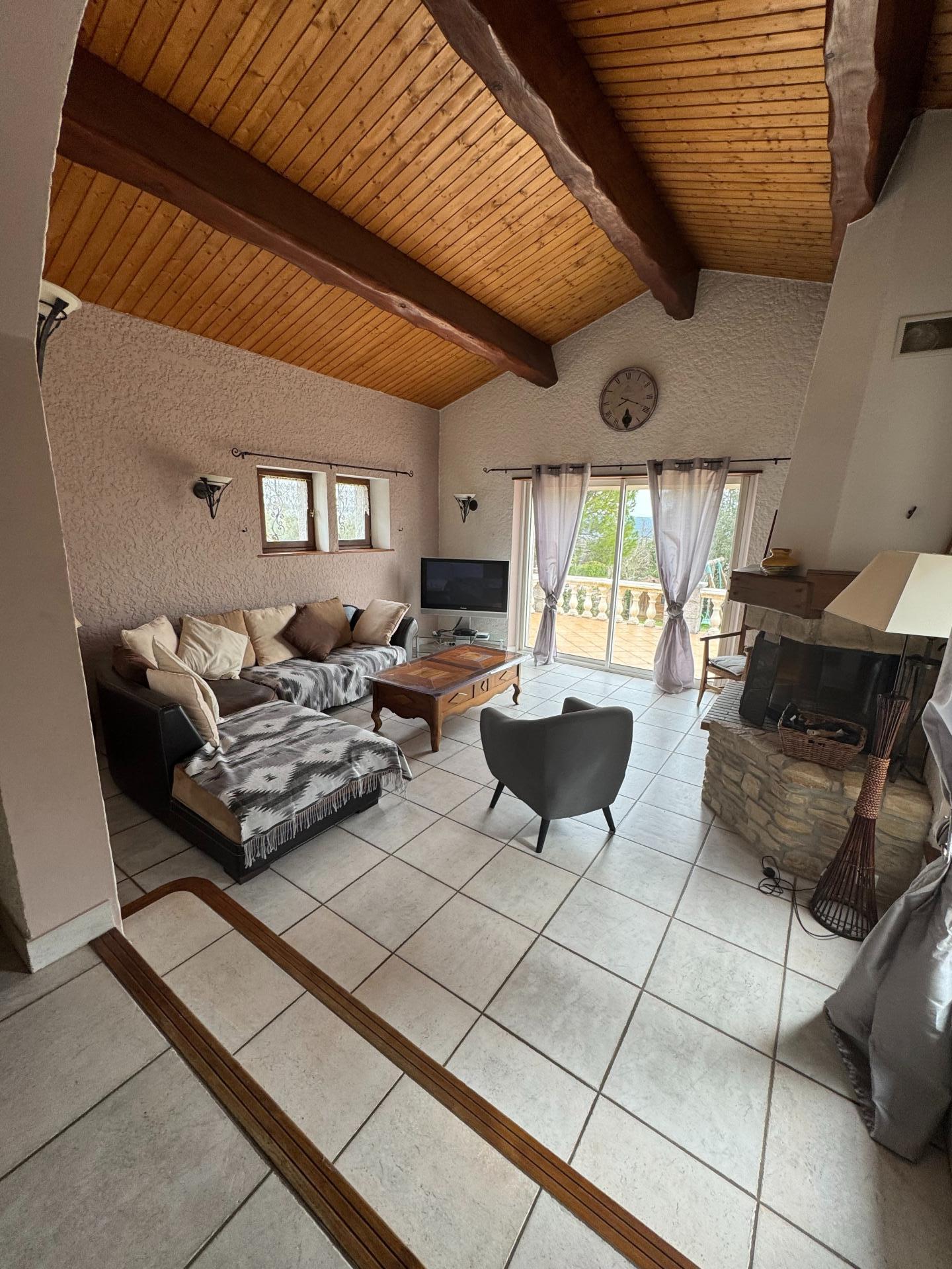 Photo 7 of the listing.