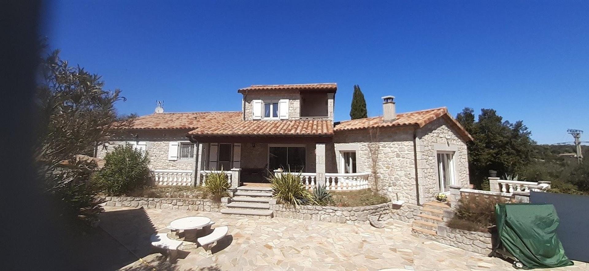 Photo 3 of the listing.