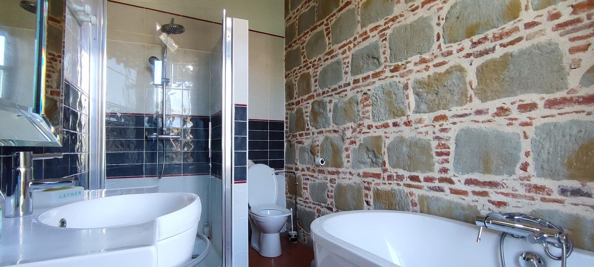 Photo 10 of the listing.