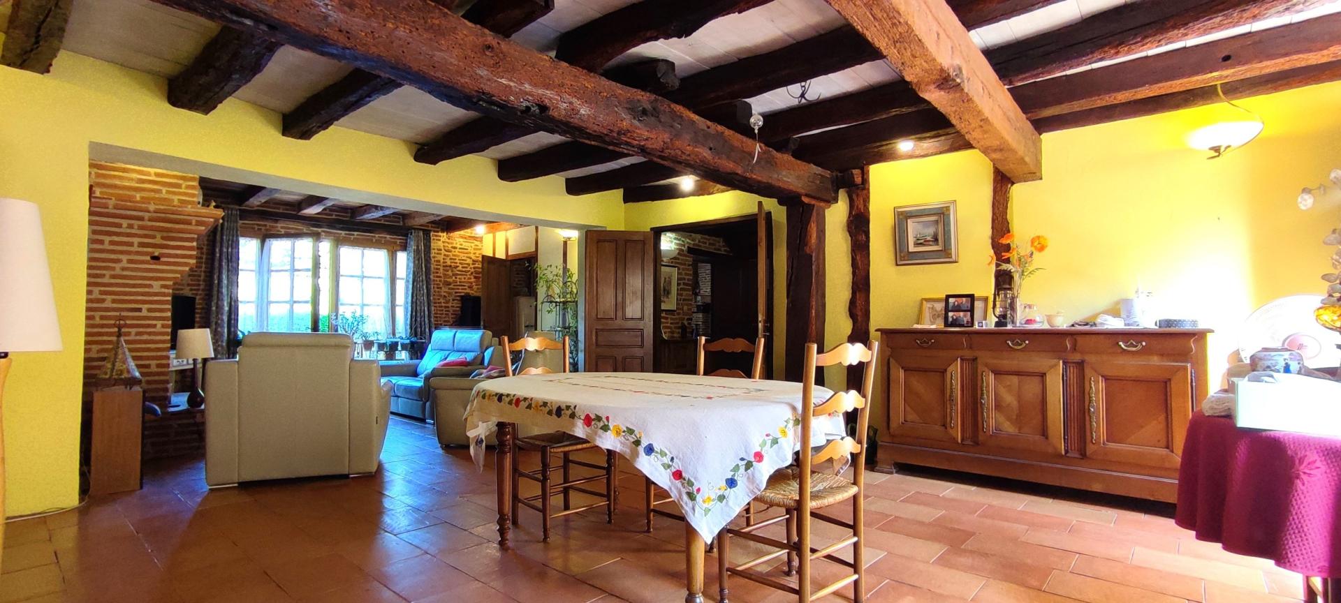 Photo 2 of the listing.