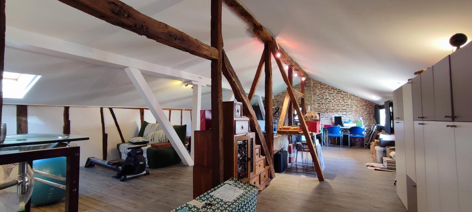 Photo 6 of the listing.