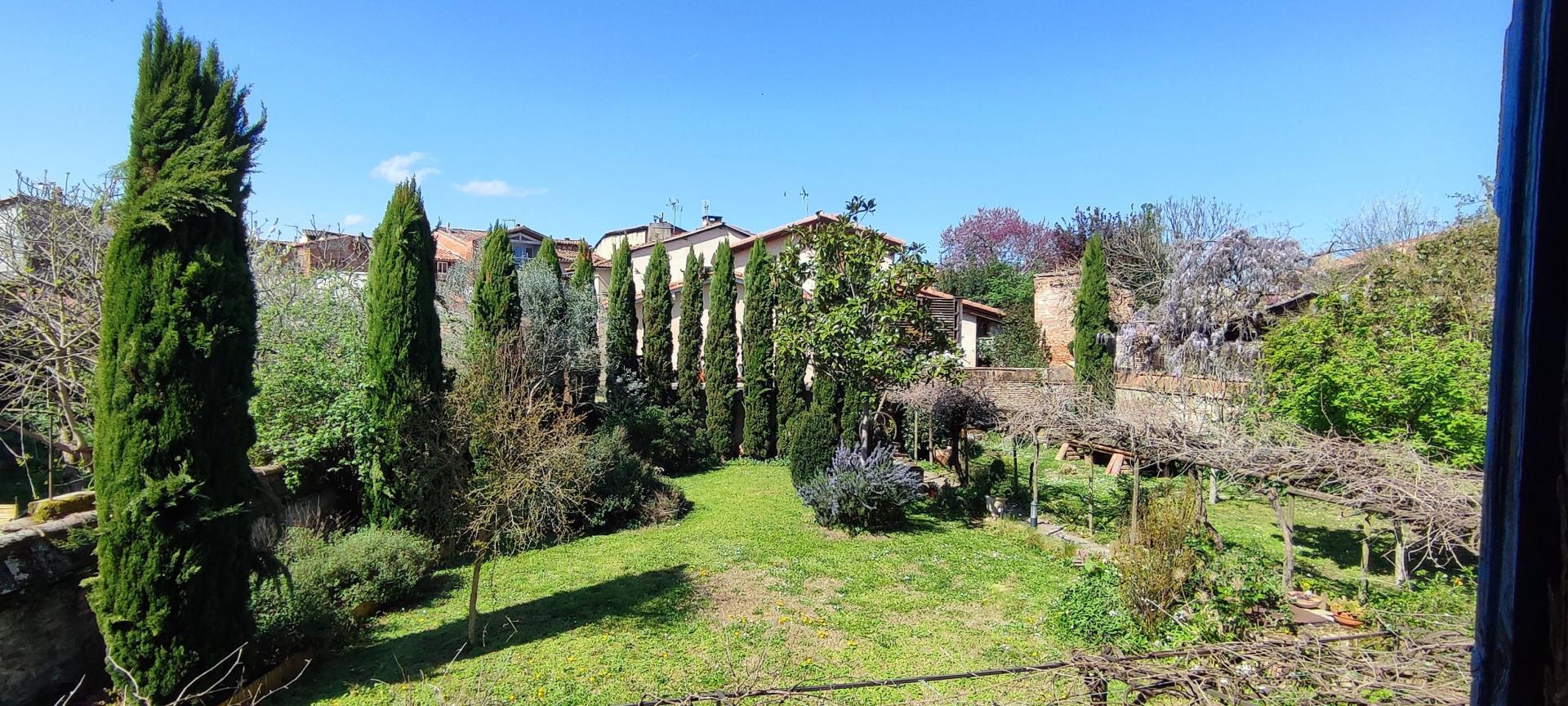 Photo 7 of the listing.