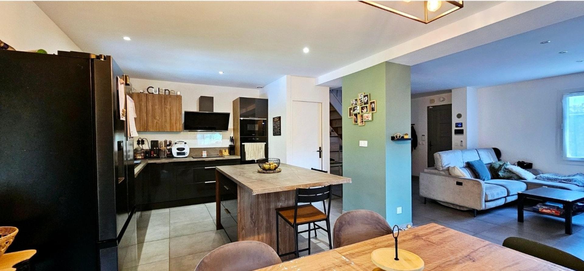 Photo 9 of the listing.