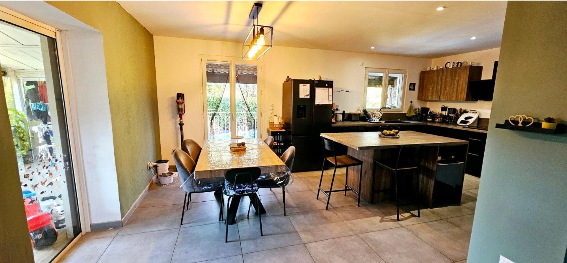 Photo 8 of the listing.