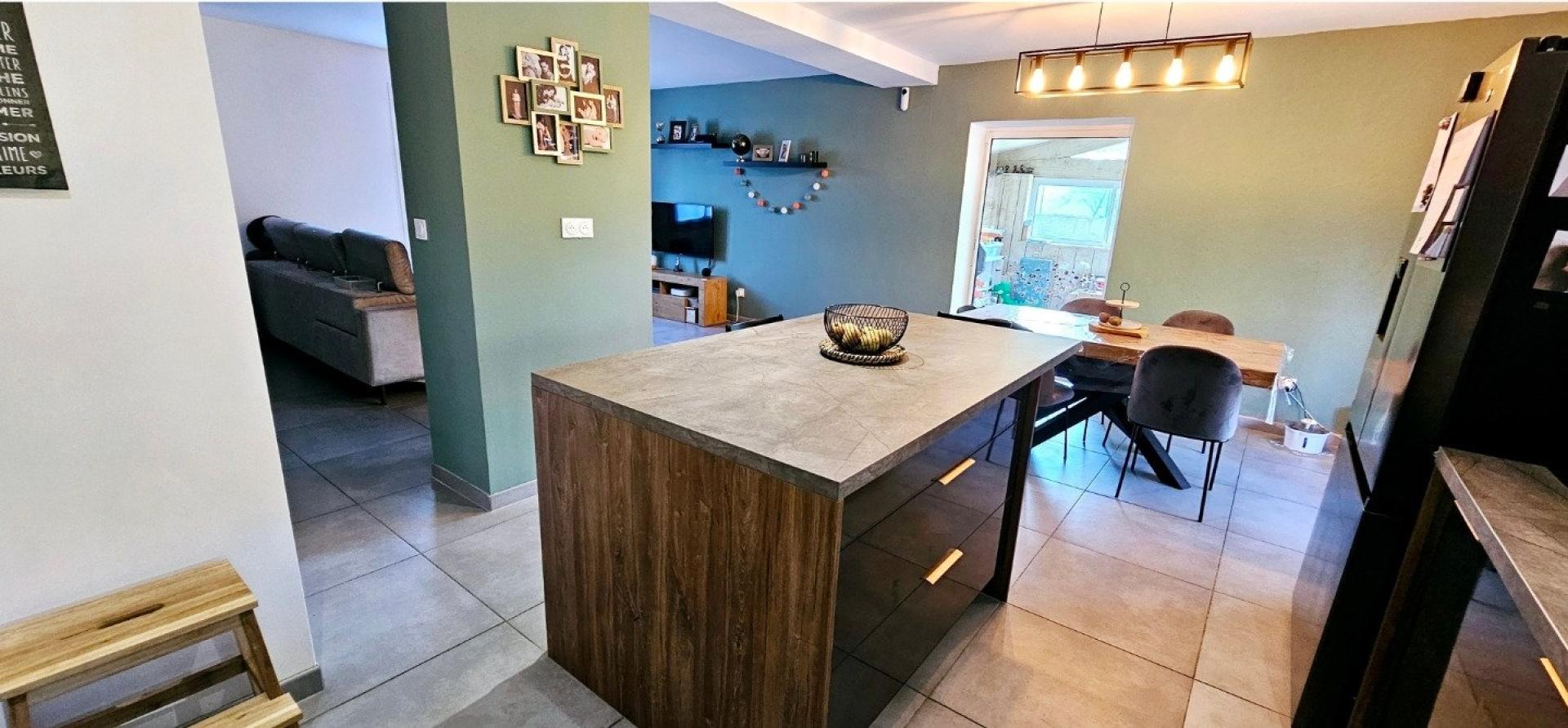 Photo 10 of the listing.