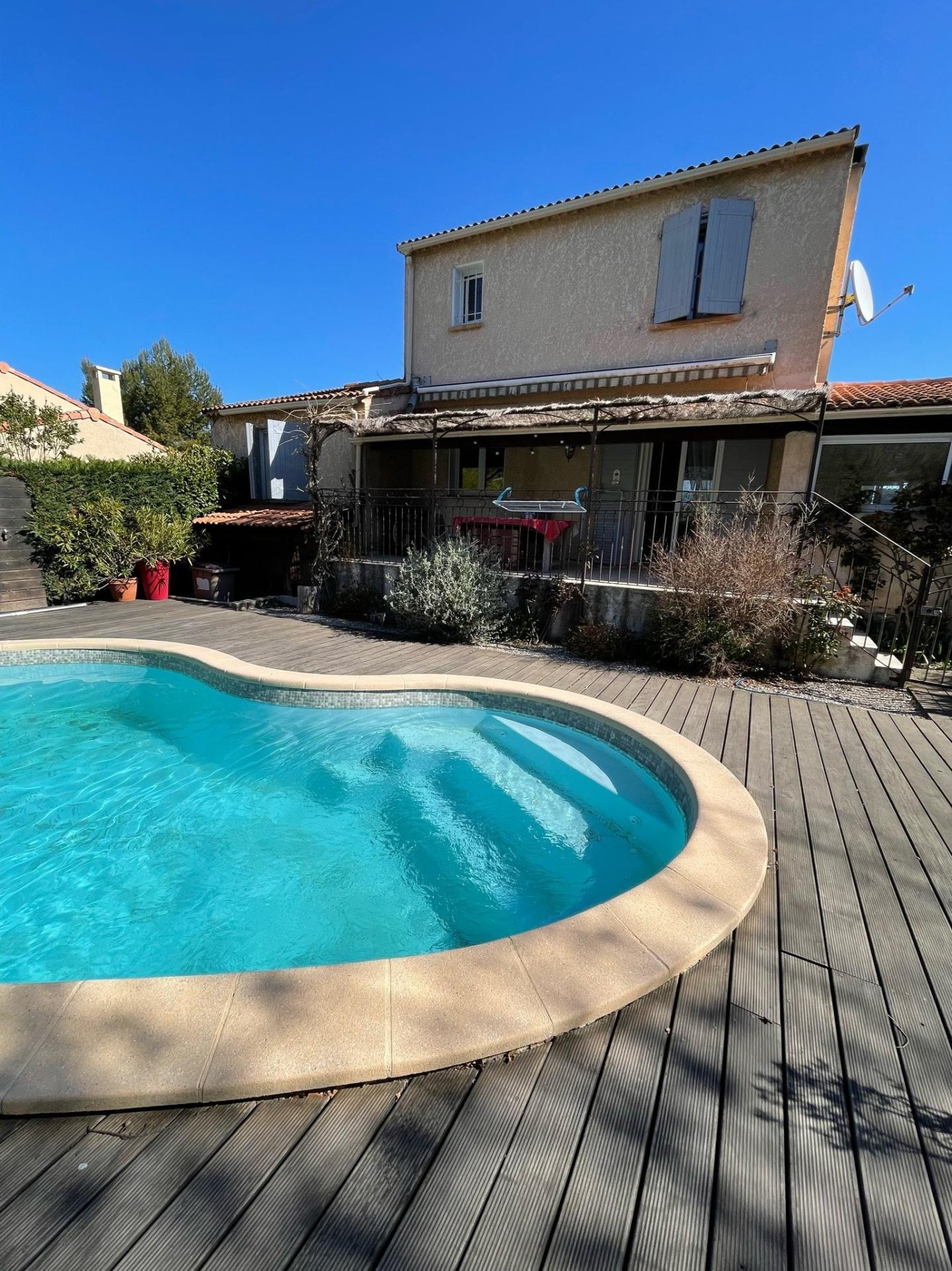 Photo 2 of the listing.