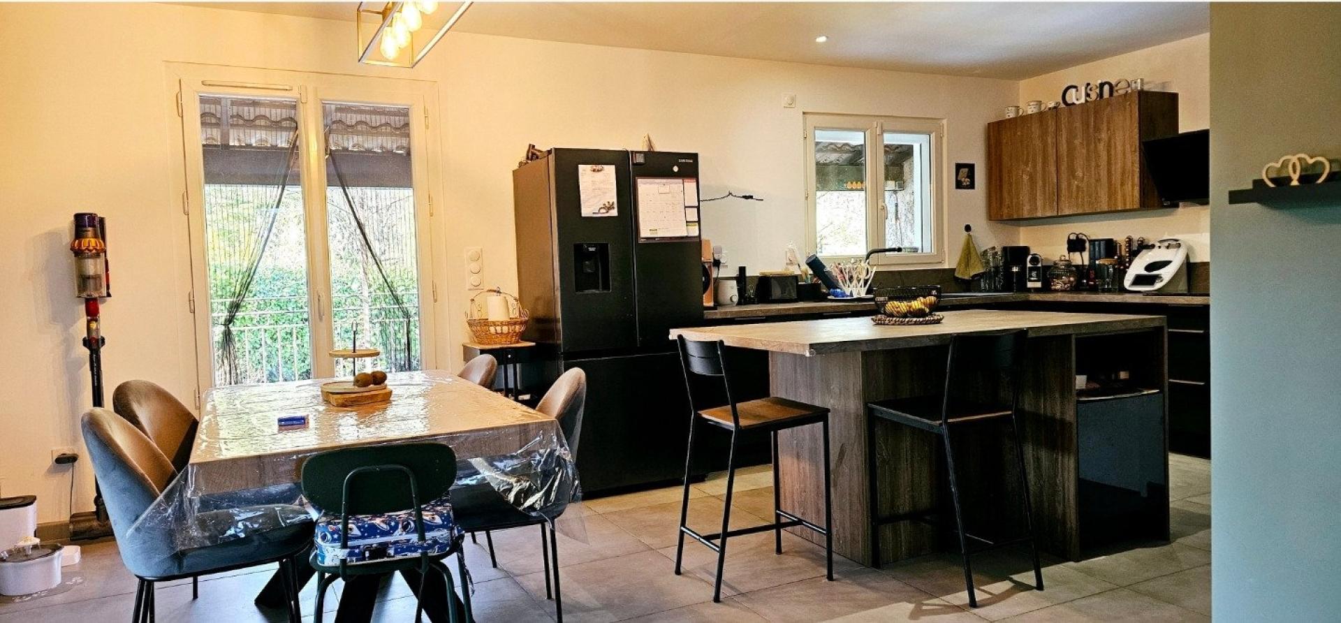 Photo 11 of the listing.