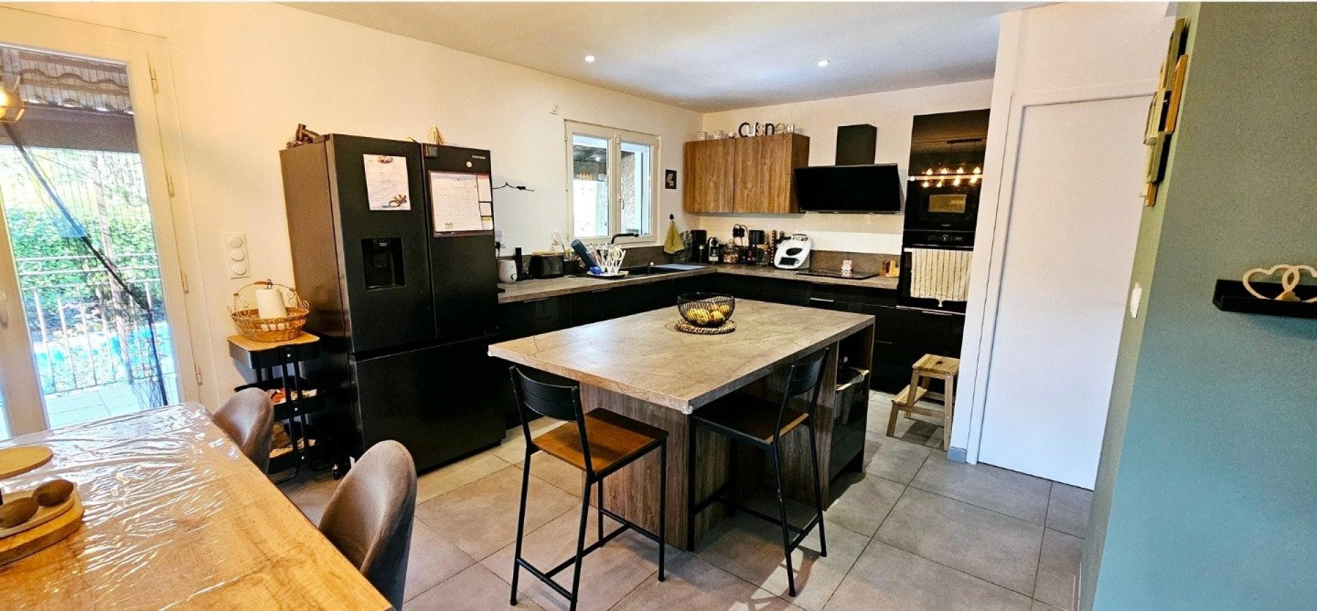 Photo 7 of the listing.