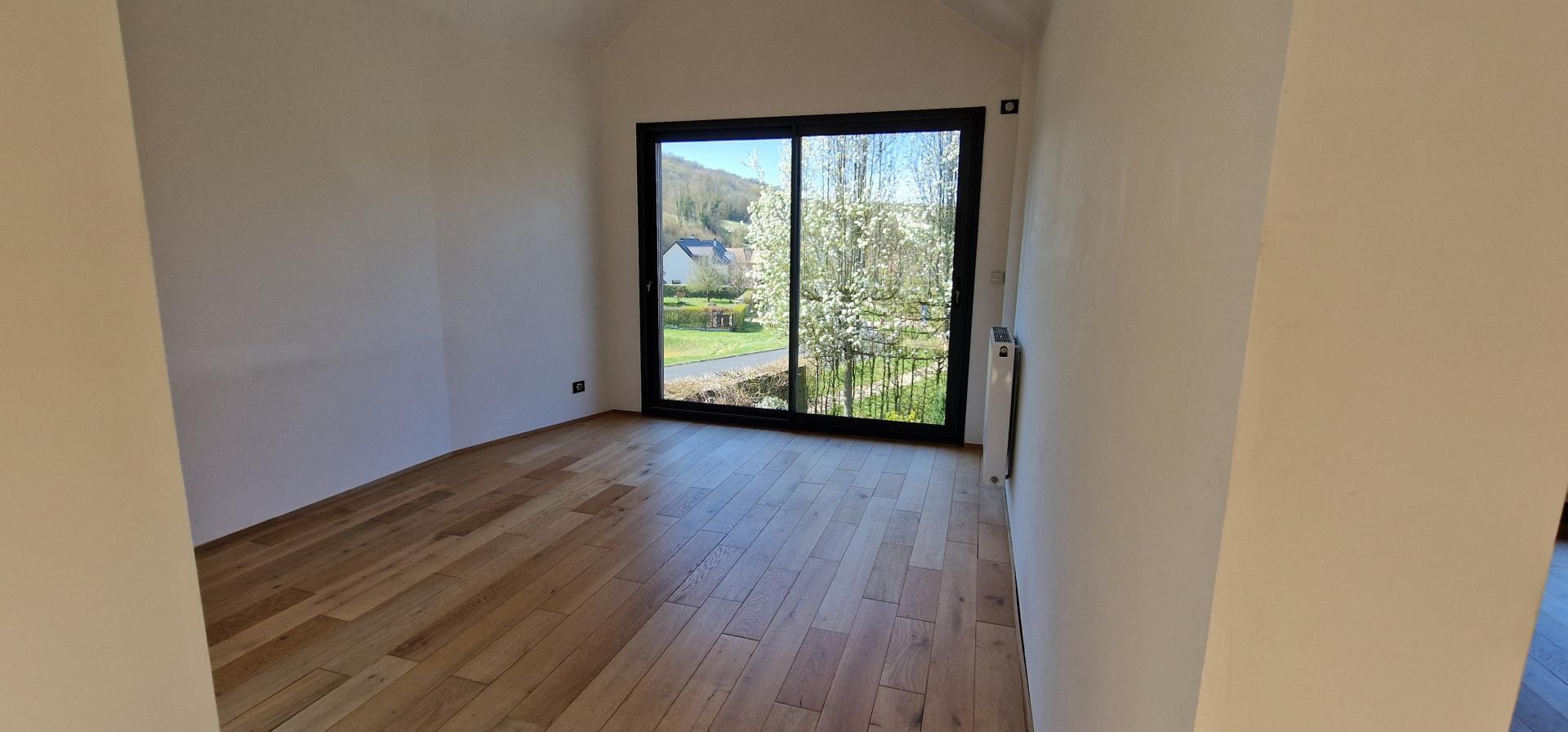 Photo 6 of the listing.