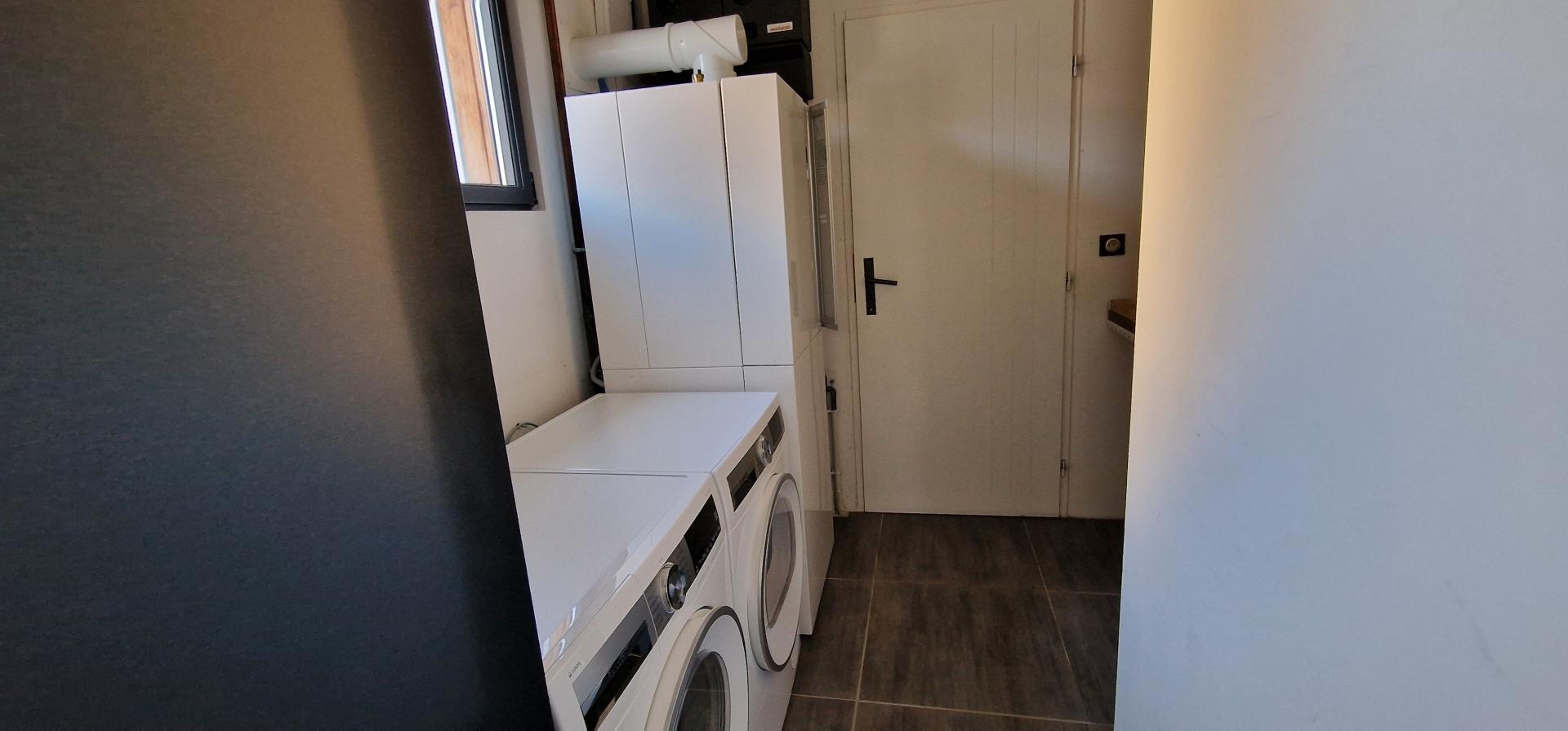 Photo 10 of the listing.