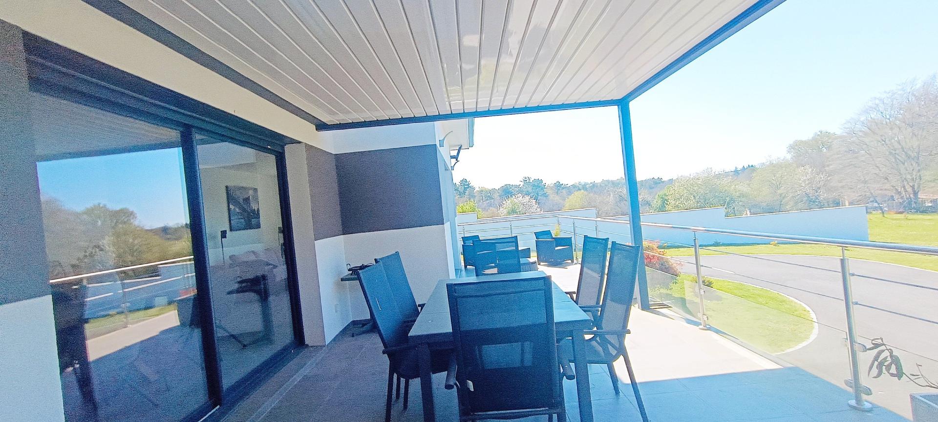 Photo 5 of the listing.