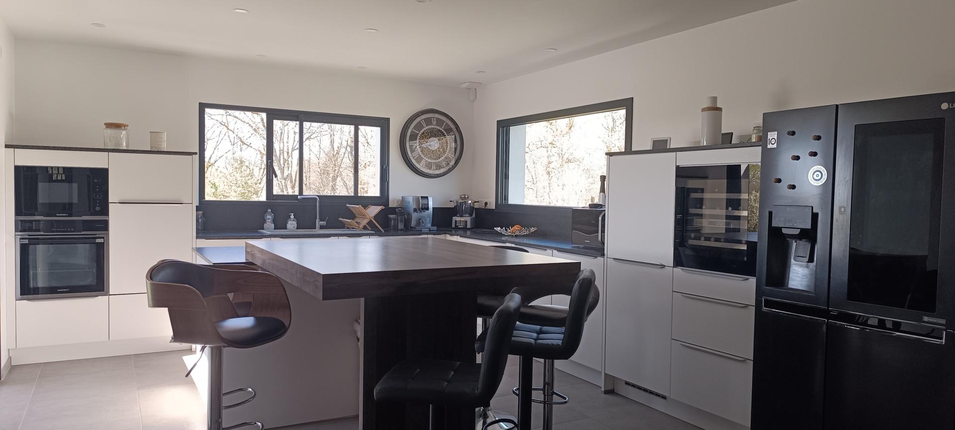 Photo 4 of the listing.