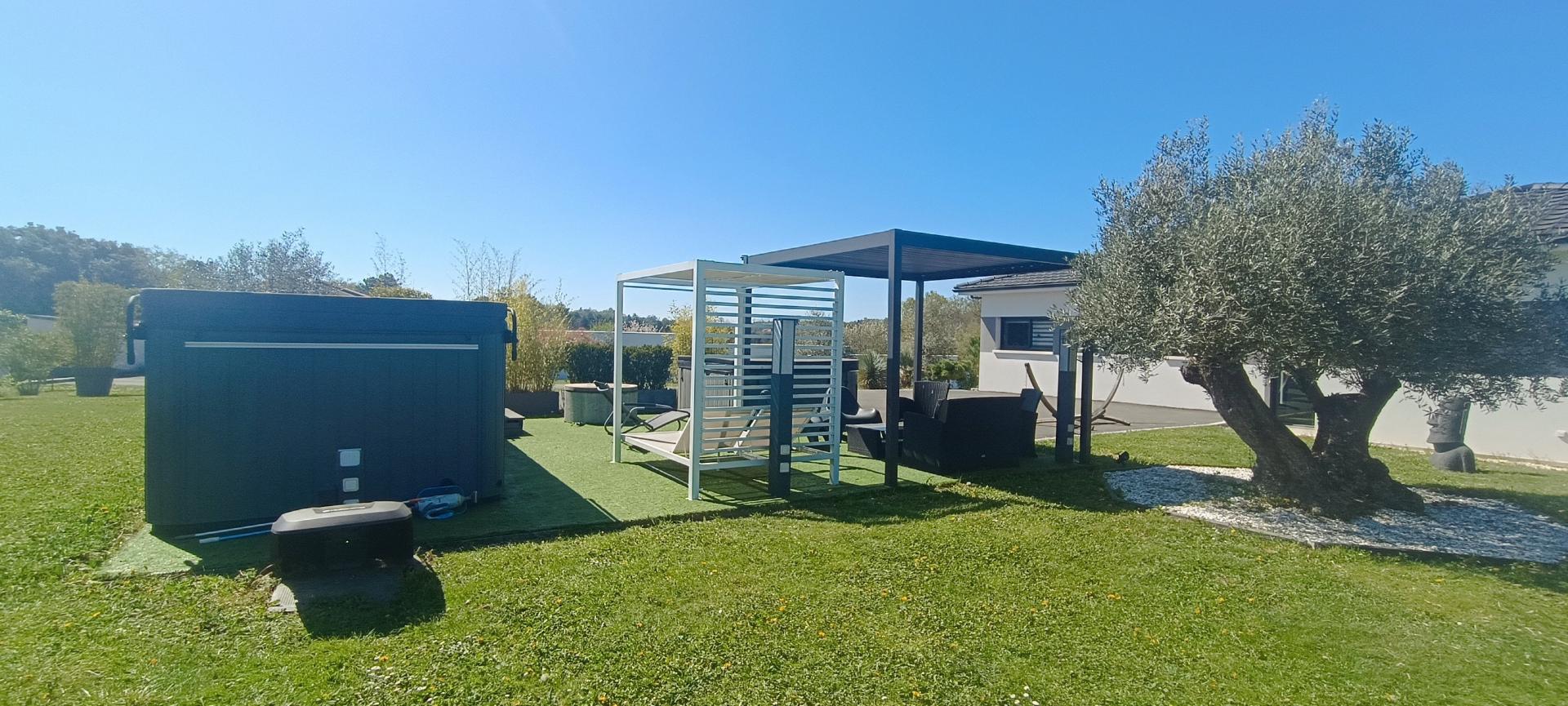 Photo 15 of the listing.