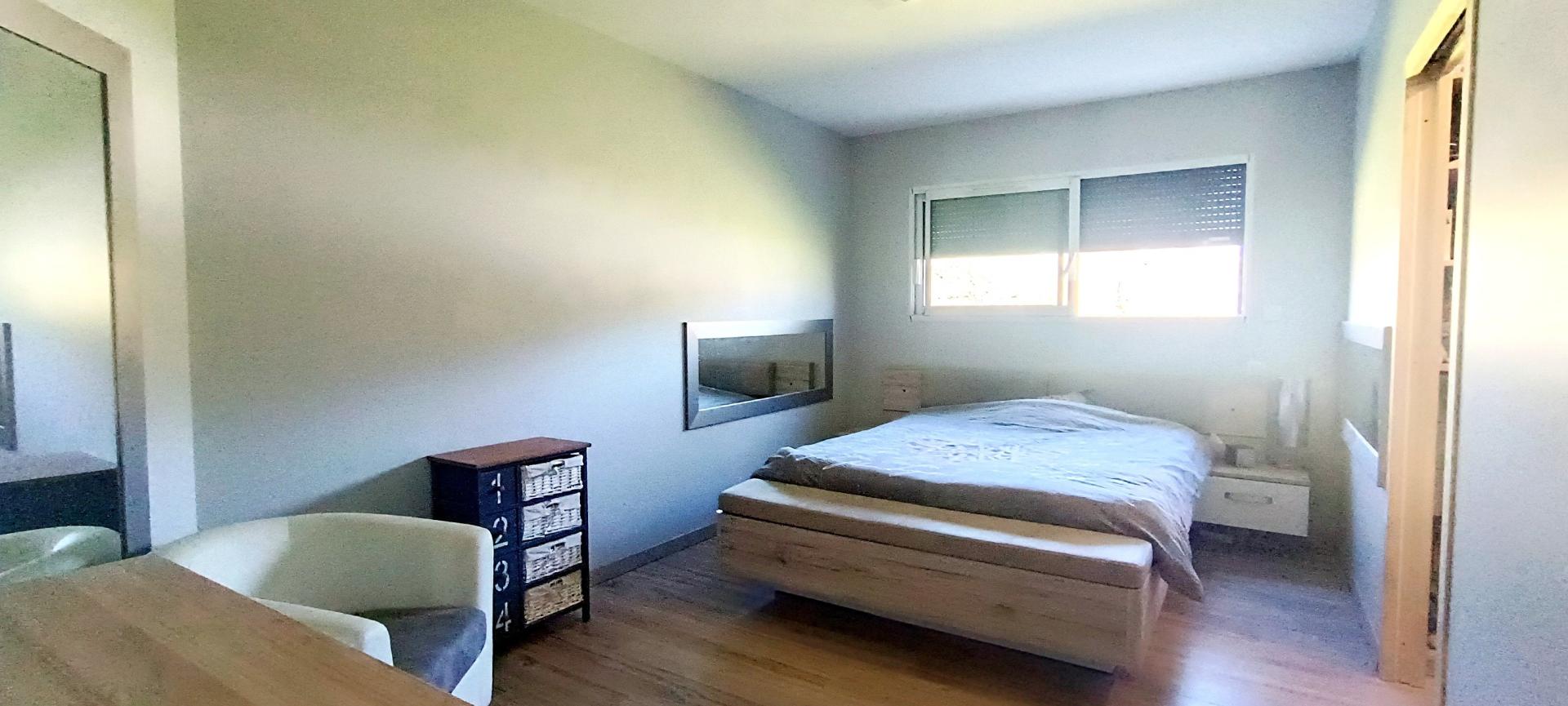 Photo 6 of the listing.