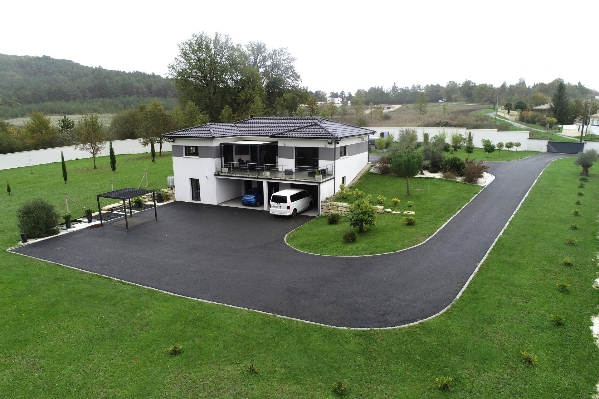 Photo 17 of the listing.