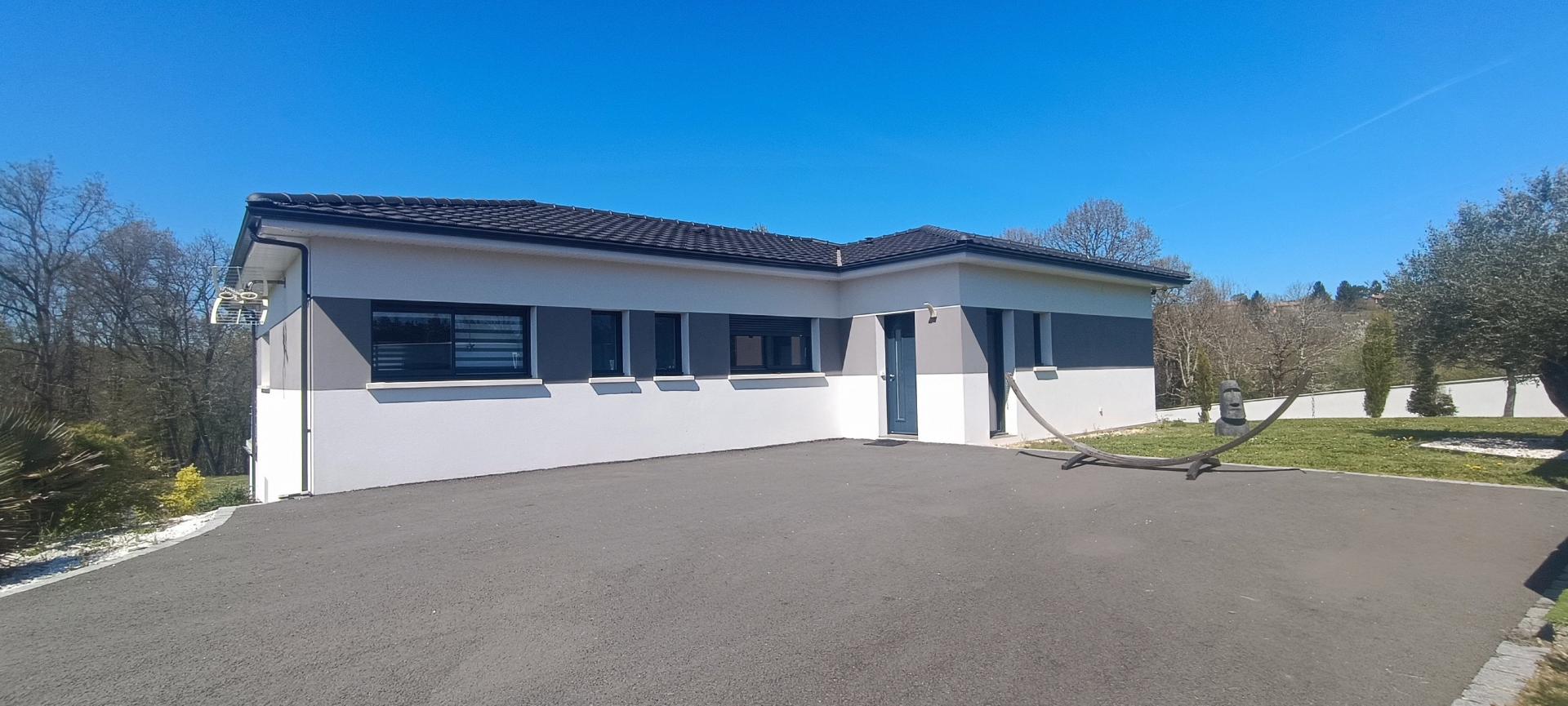 Photo 3 of the listing.