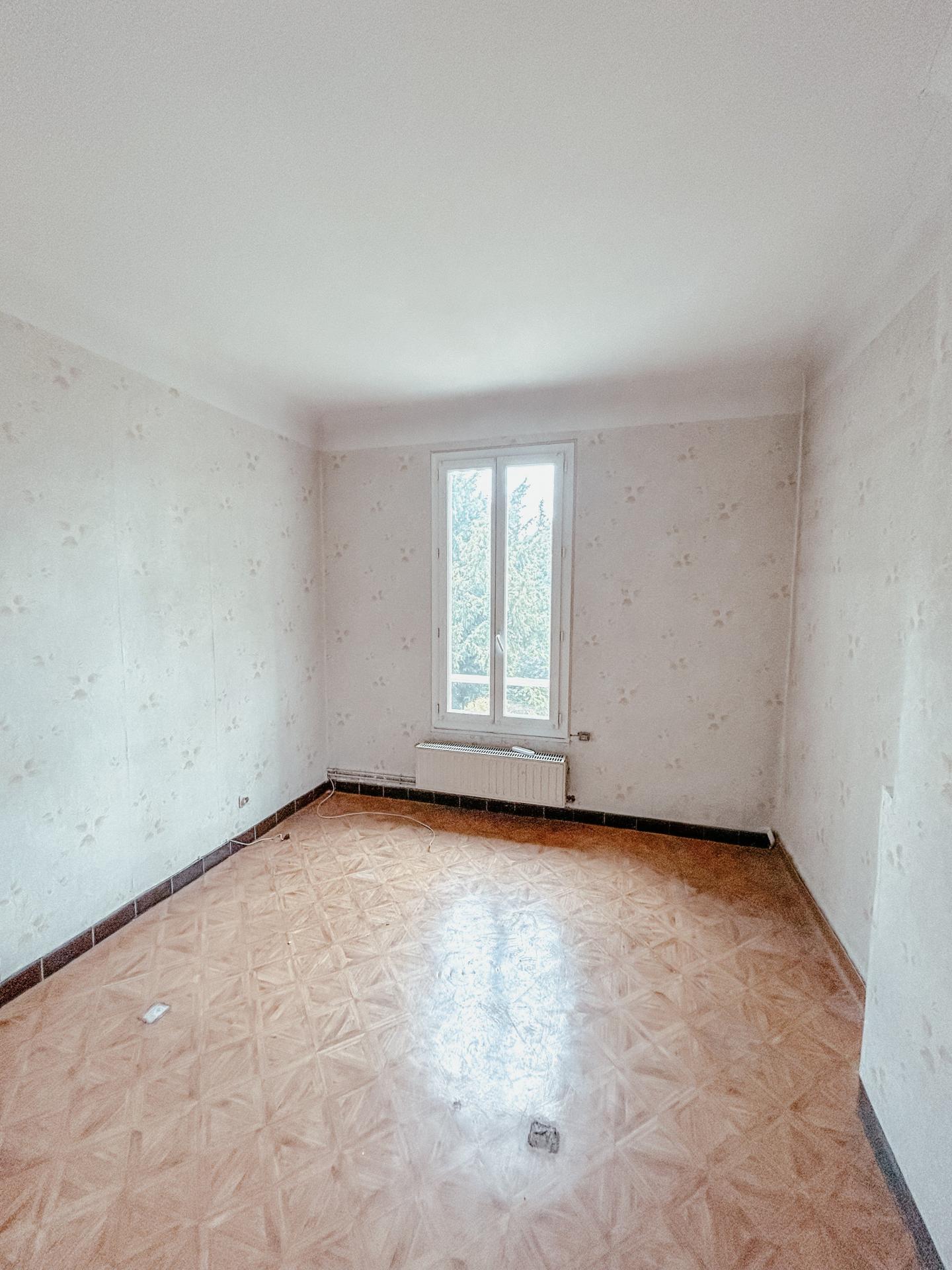 Photo 6 of the listing.