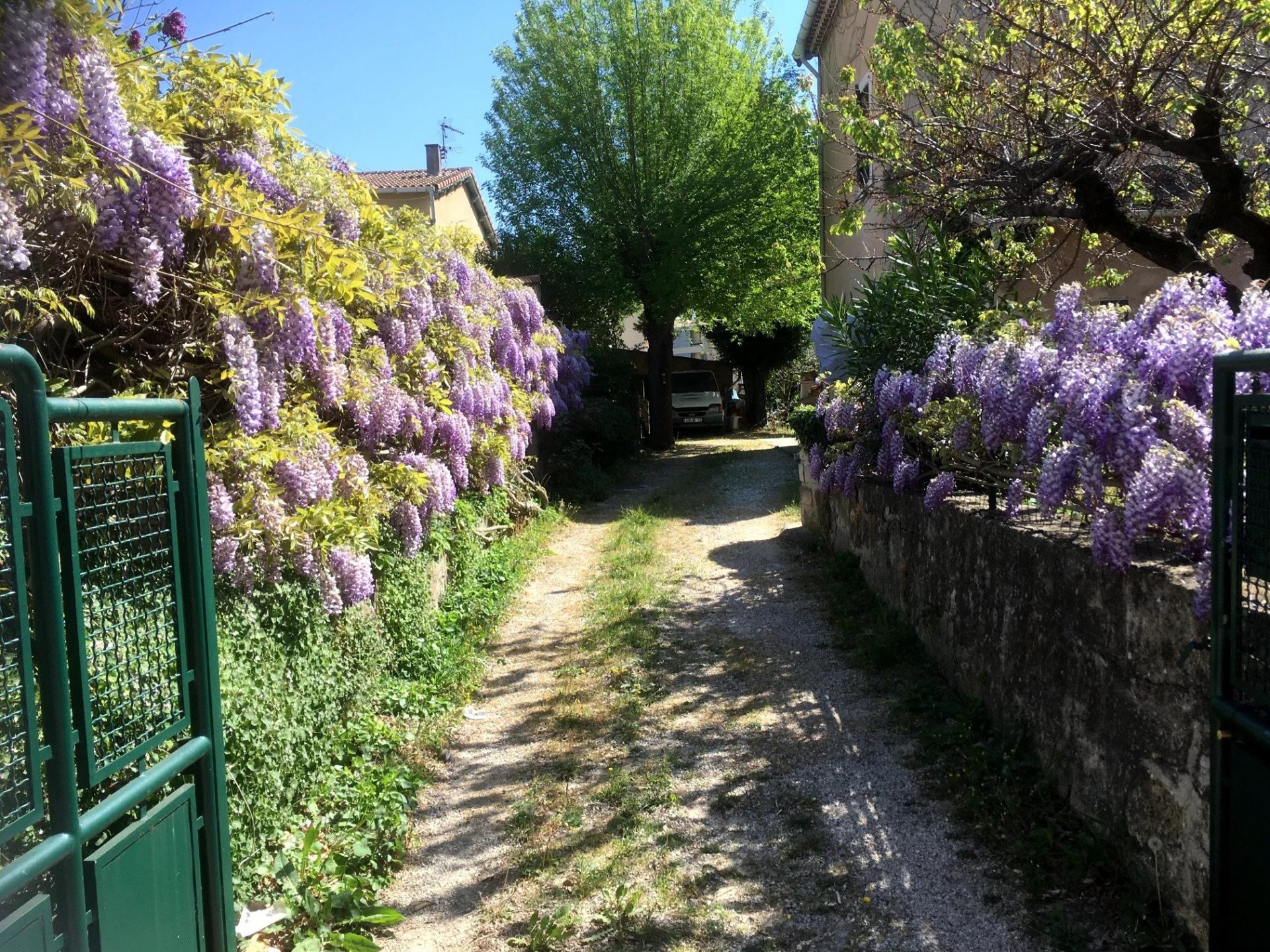 Photo 4 of the listing.