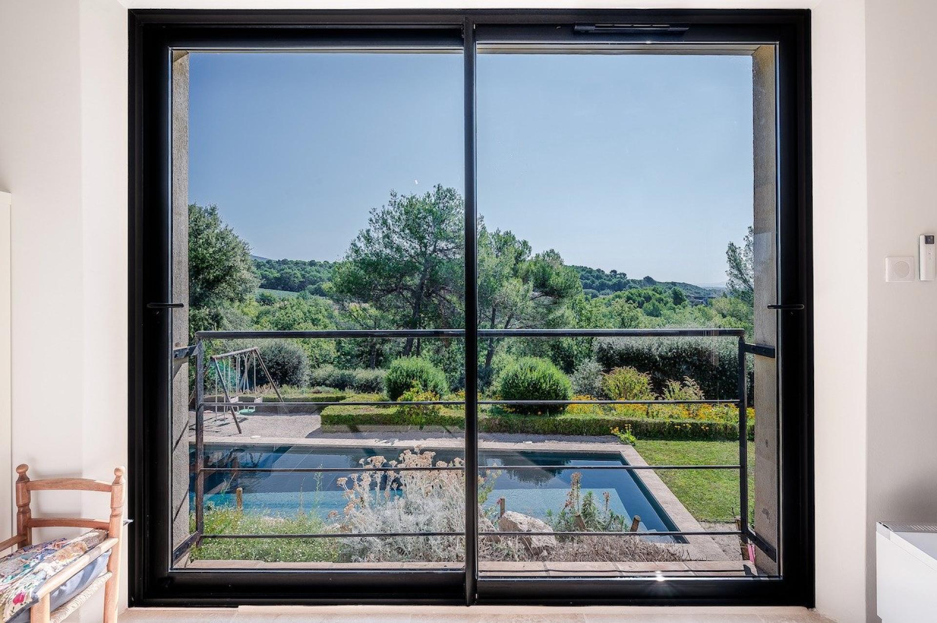 Photo 2 of the listing.