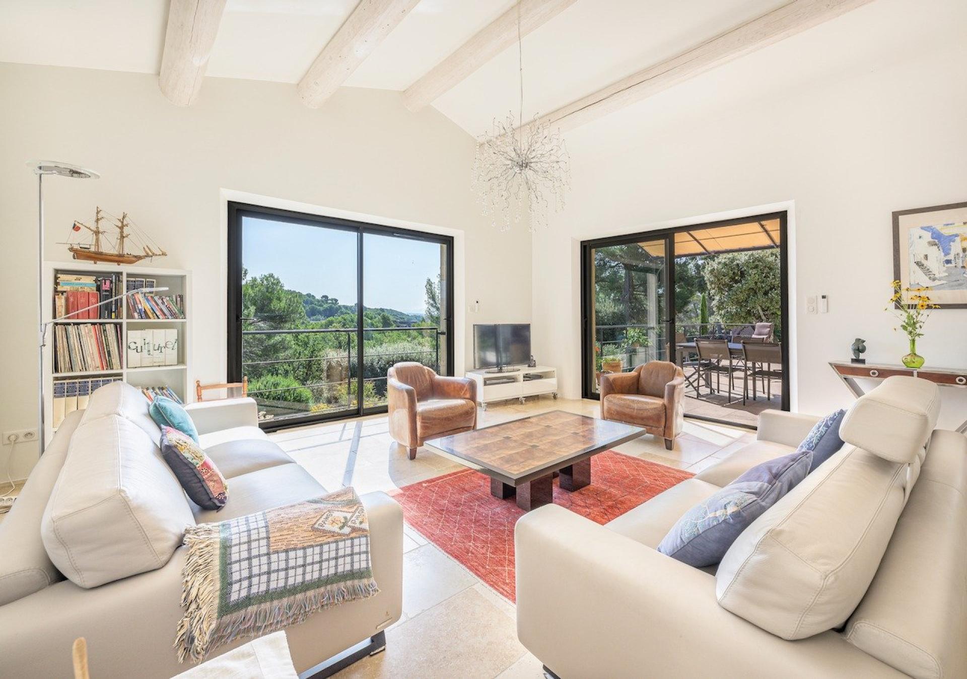 Photo 3 of the listing.