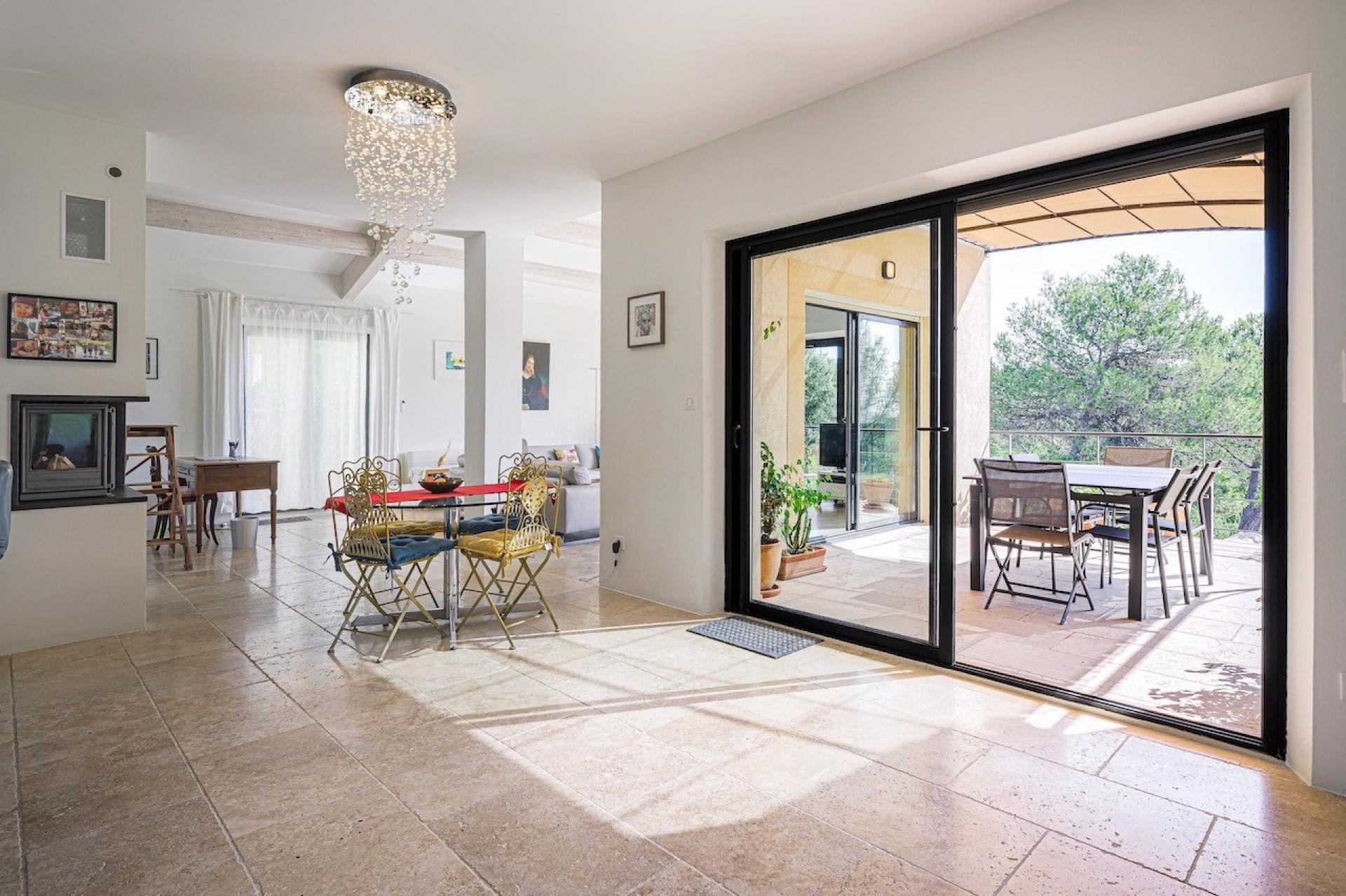 Photo 4 of the listing.