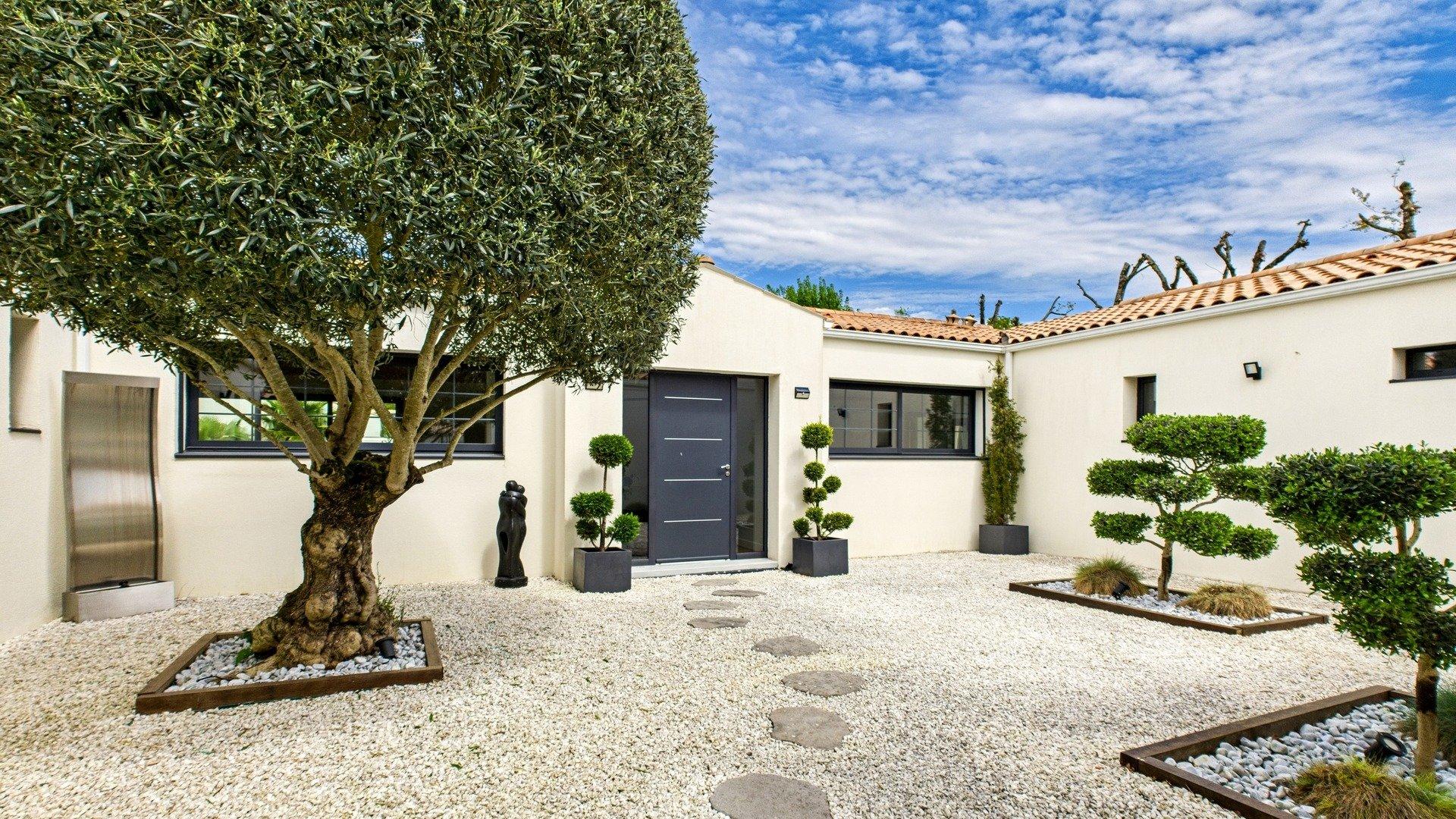 Photo 4 of the listing.