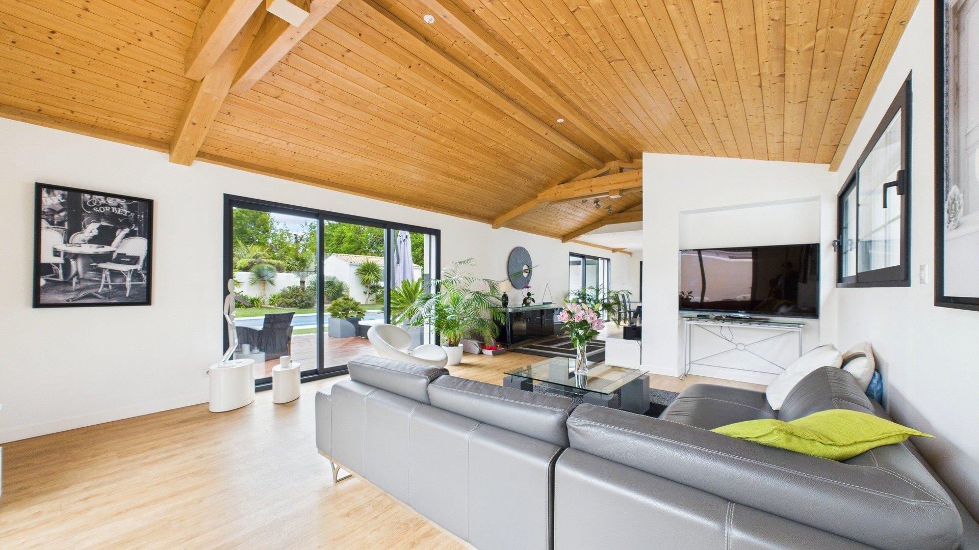 Photo 8 of the listing.