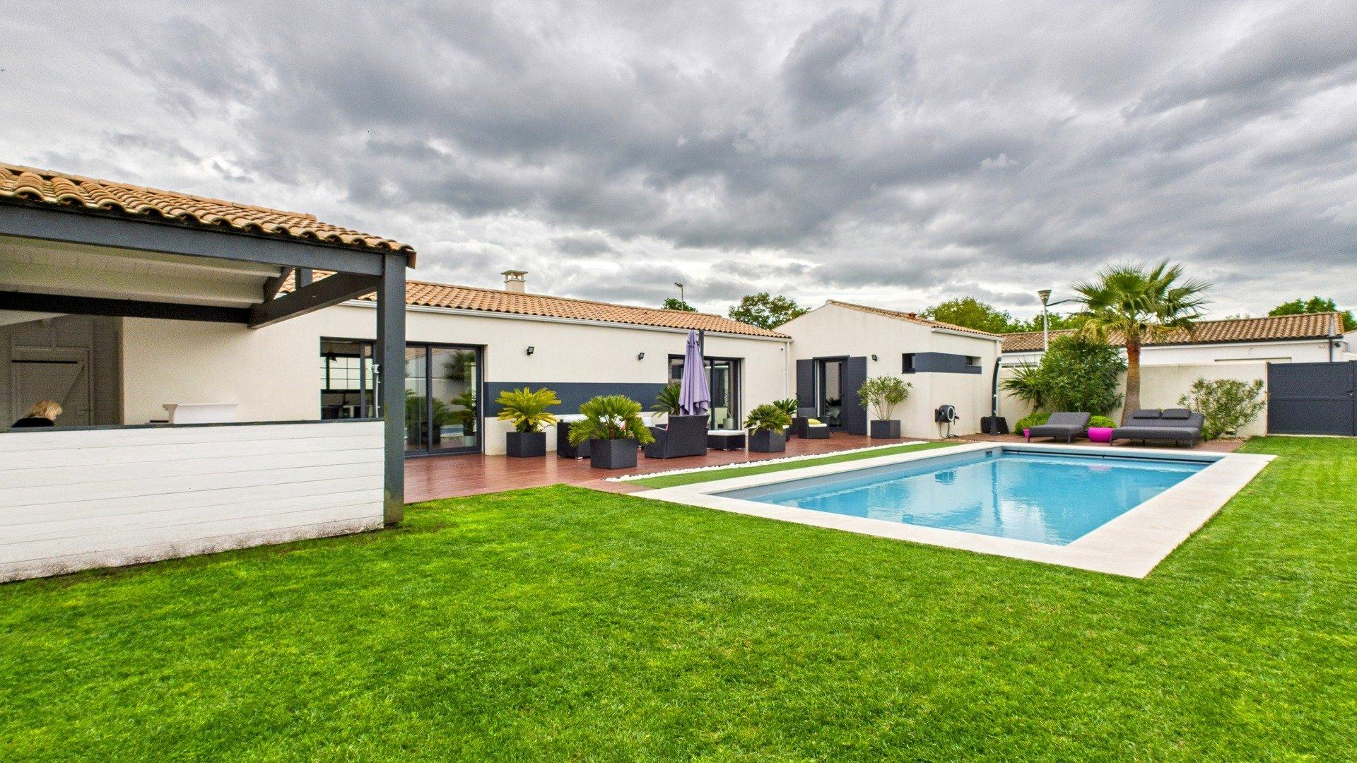 Photo 3 of the listing.