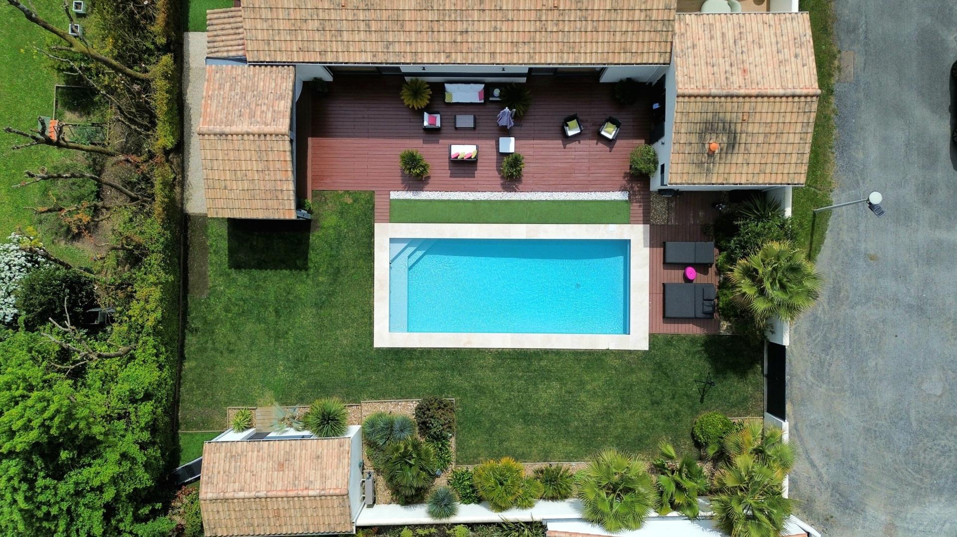 Photo 14 of the listing.