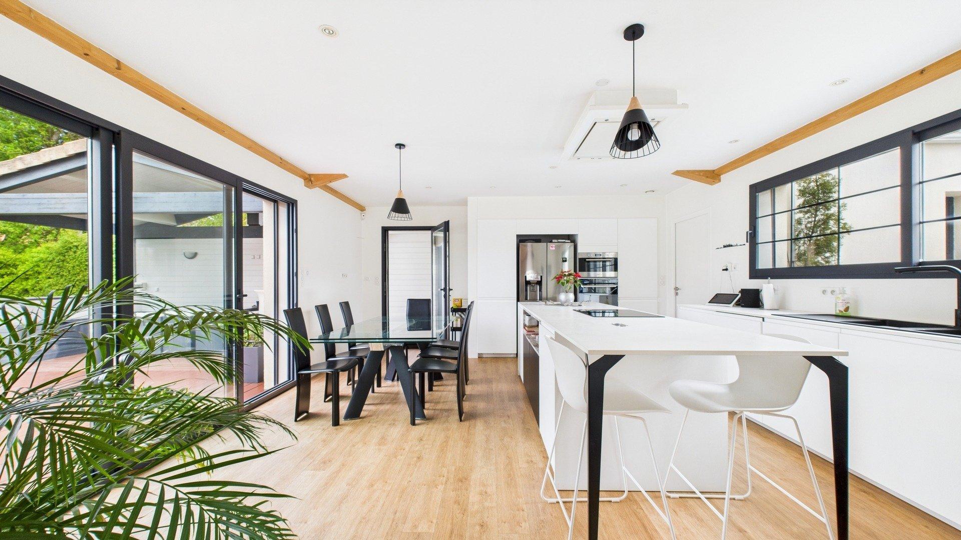 Photo 7 of the listing.