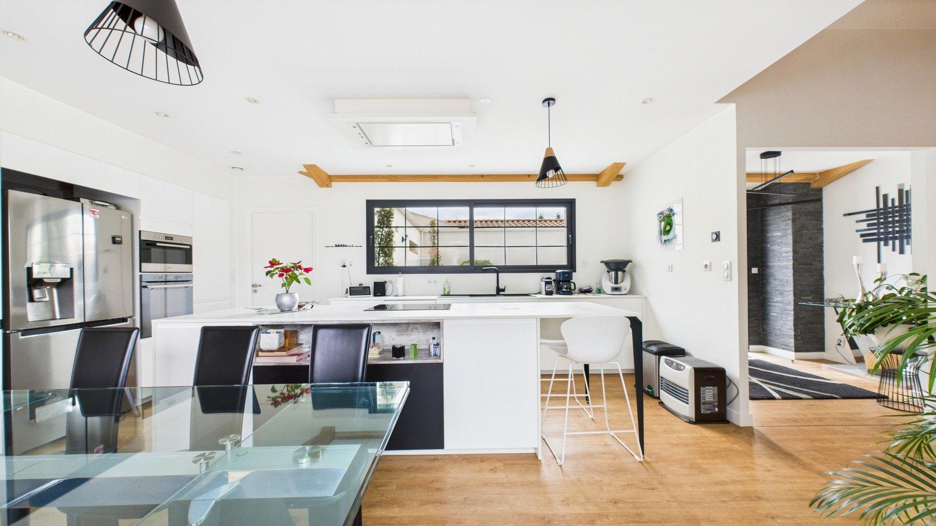 Photo 6 of the listing.