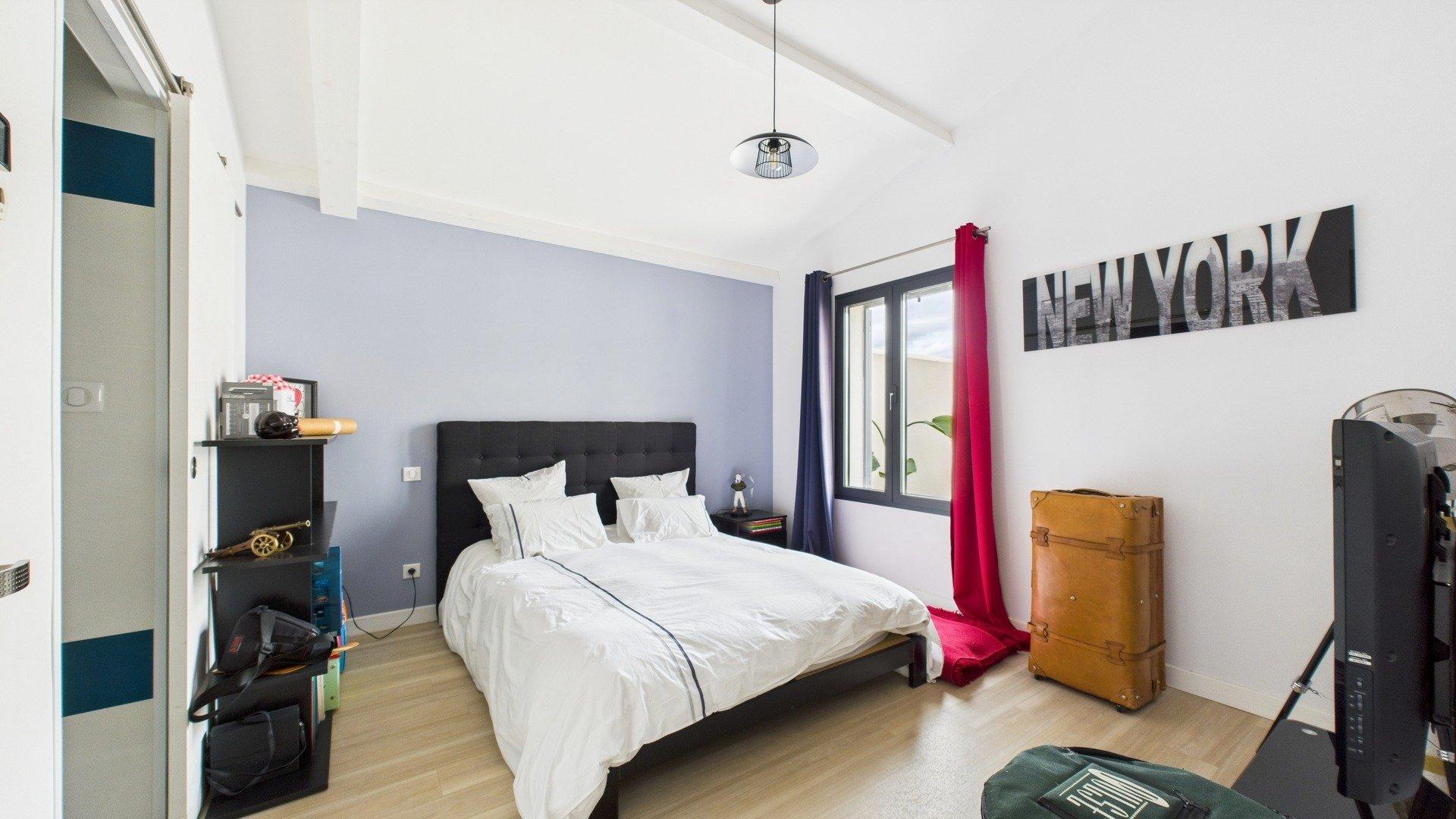 Photo 11 of the listing.