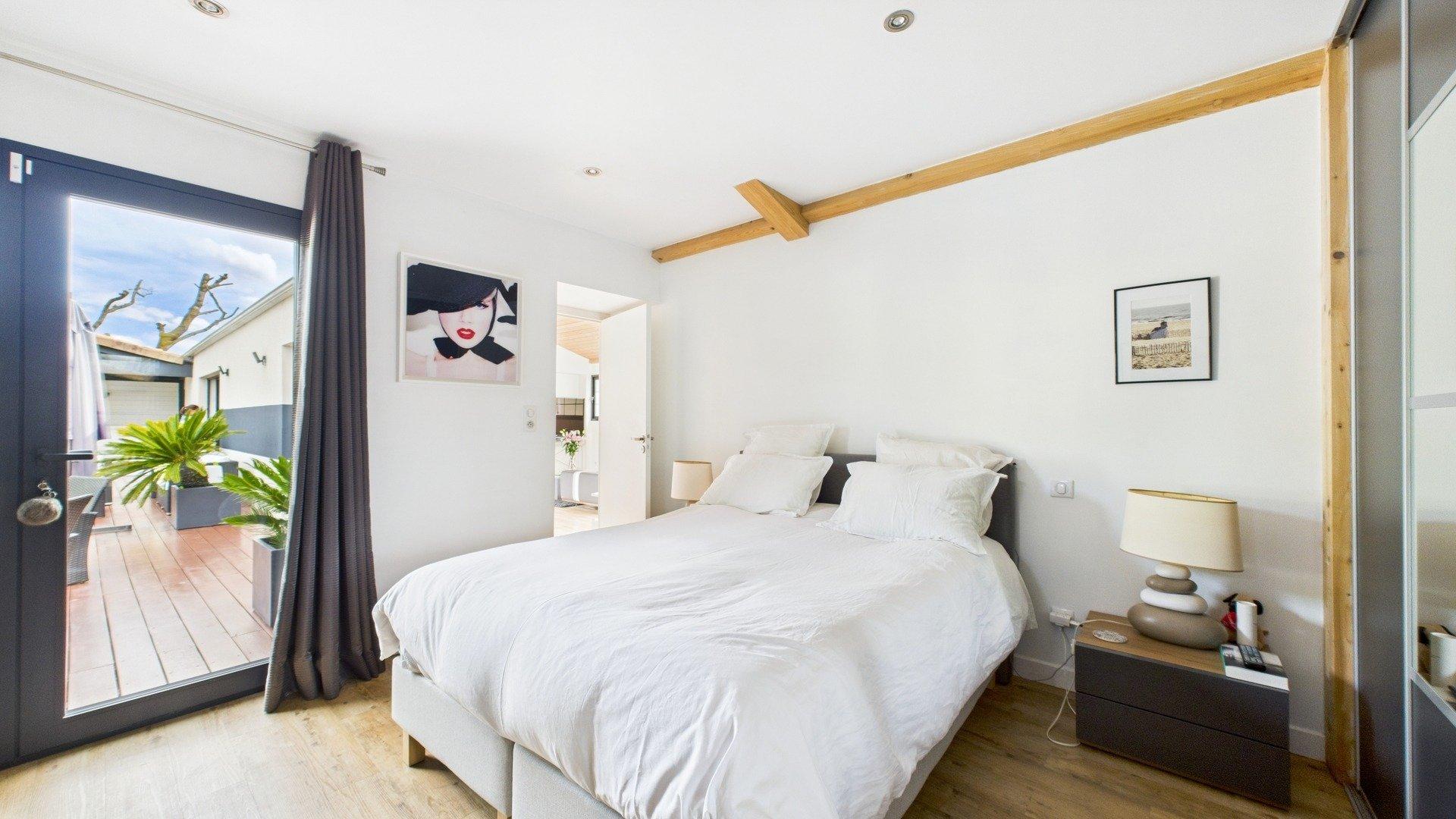 Photo 9 of the listing.