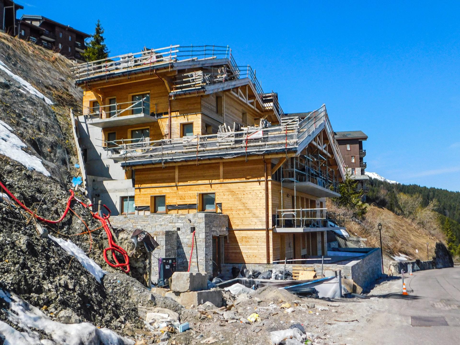 Photo 4 of the listing.