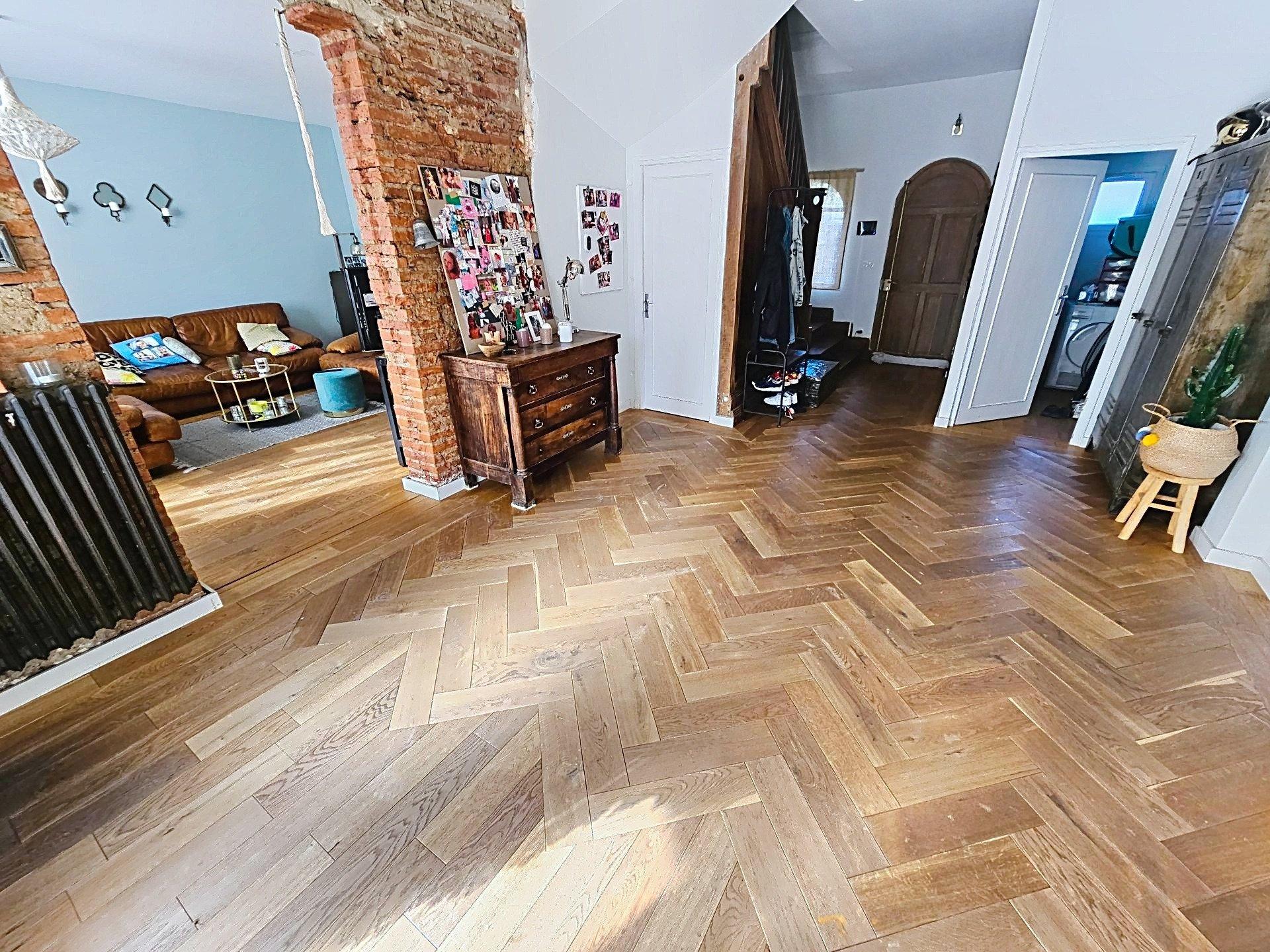 Photo 7 of the listing.