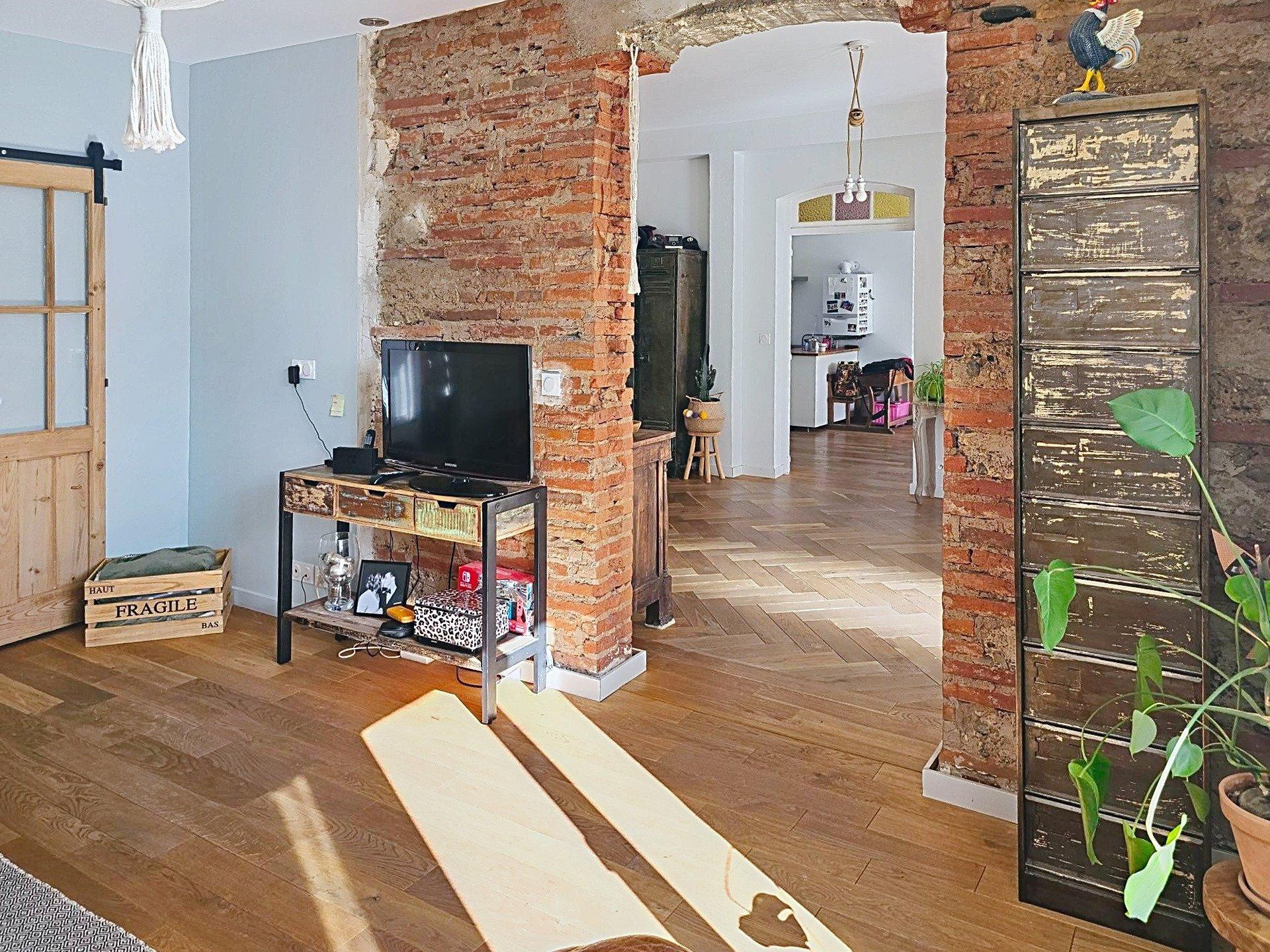 Photo 4 of the listing.