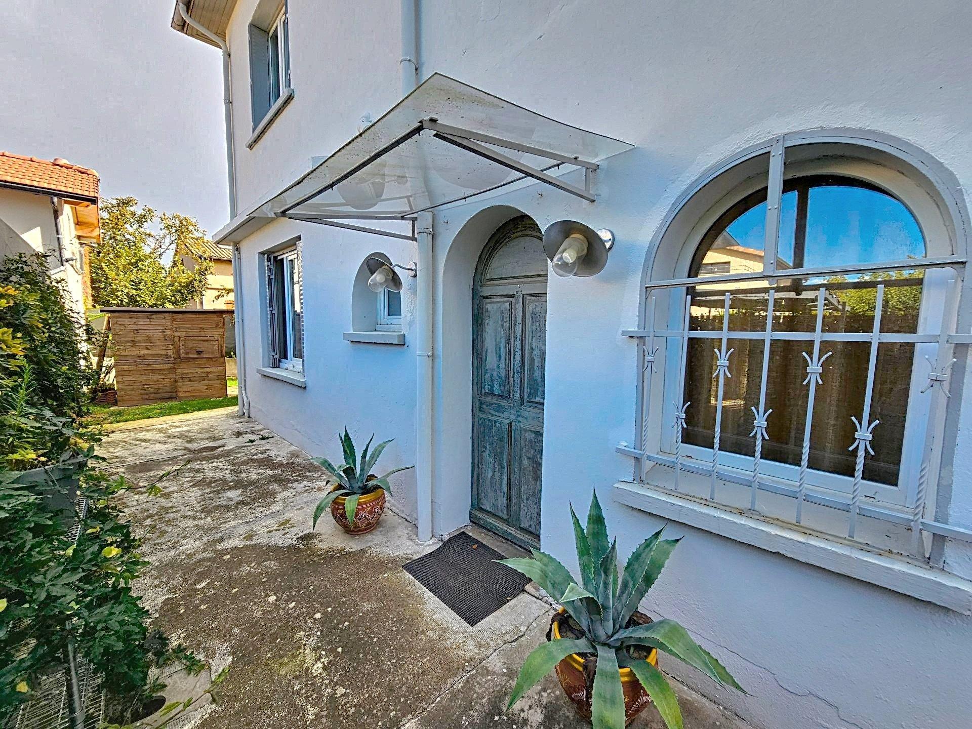 Photo 3 of the listing.