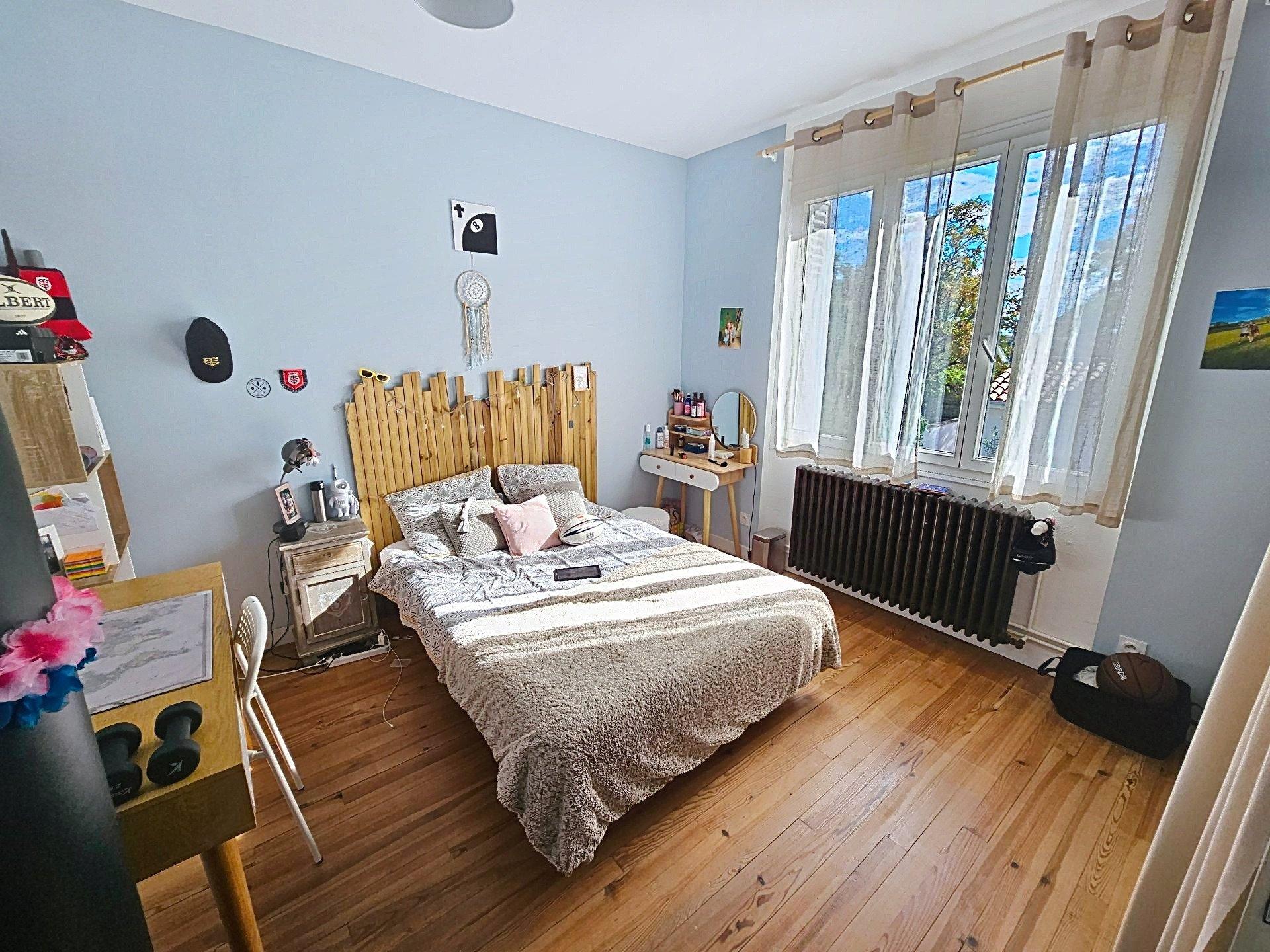 Photo 12 of the listing.