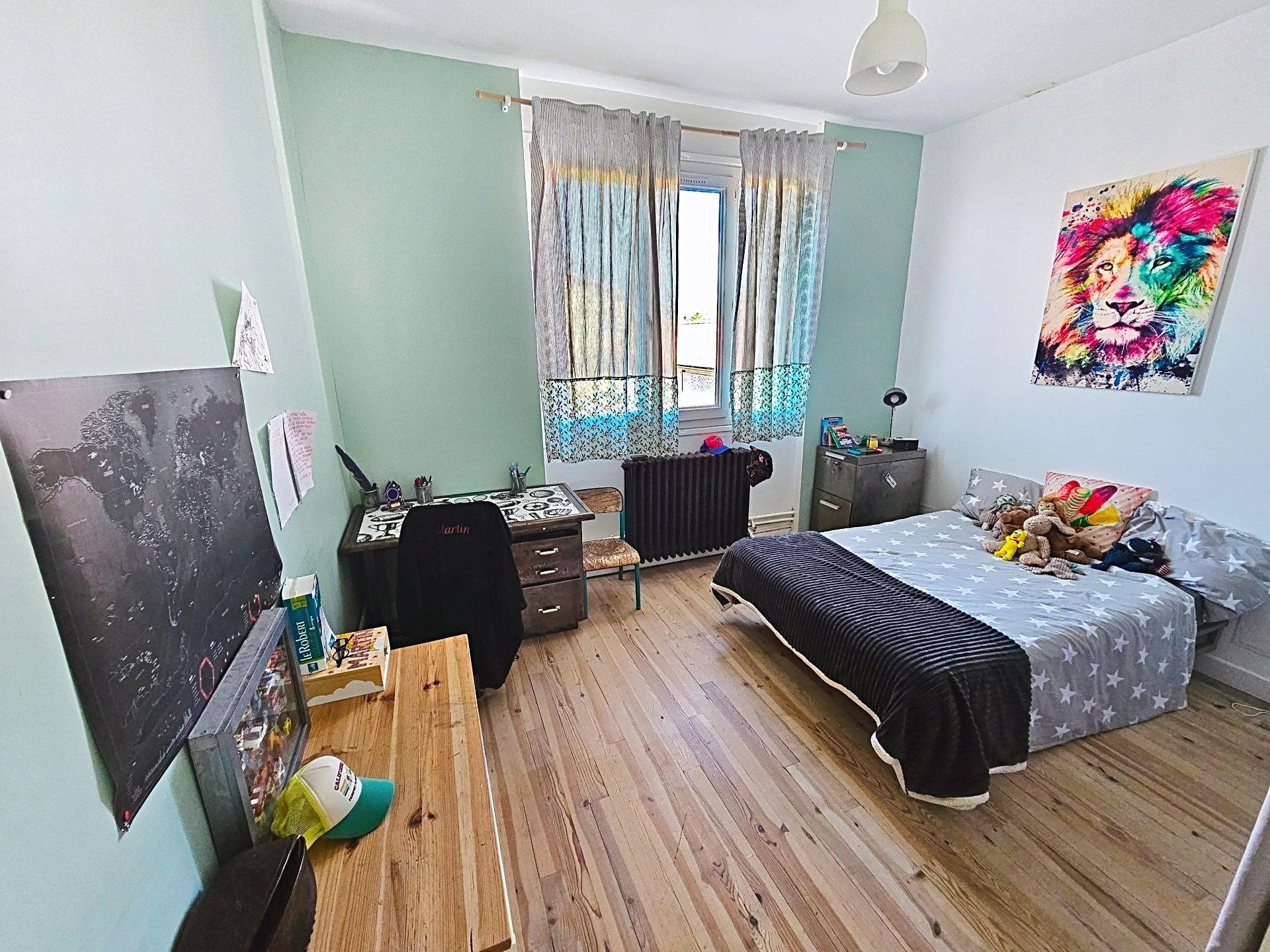 Photo 14 of the listing.