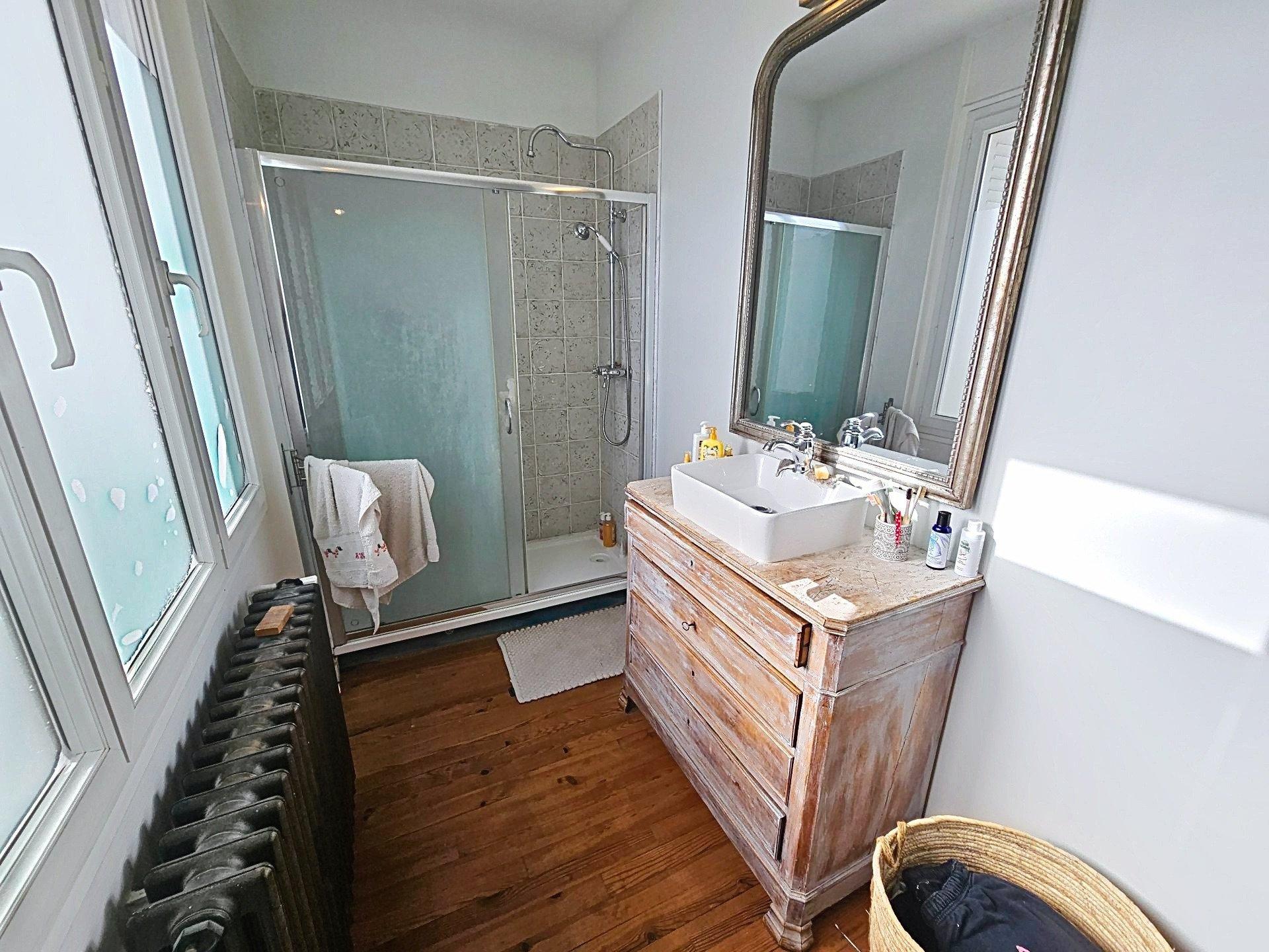 Photo 10 of the listing.