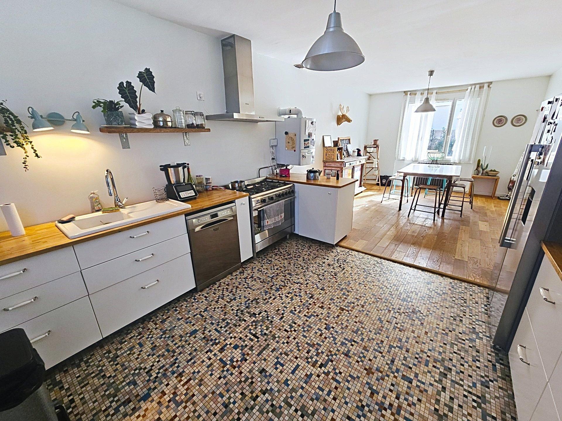 Photo 5 of the listing.