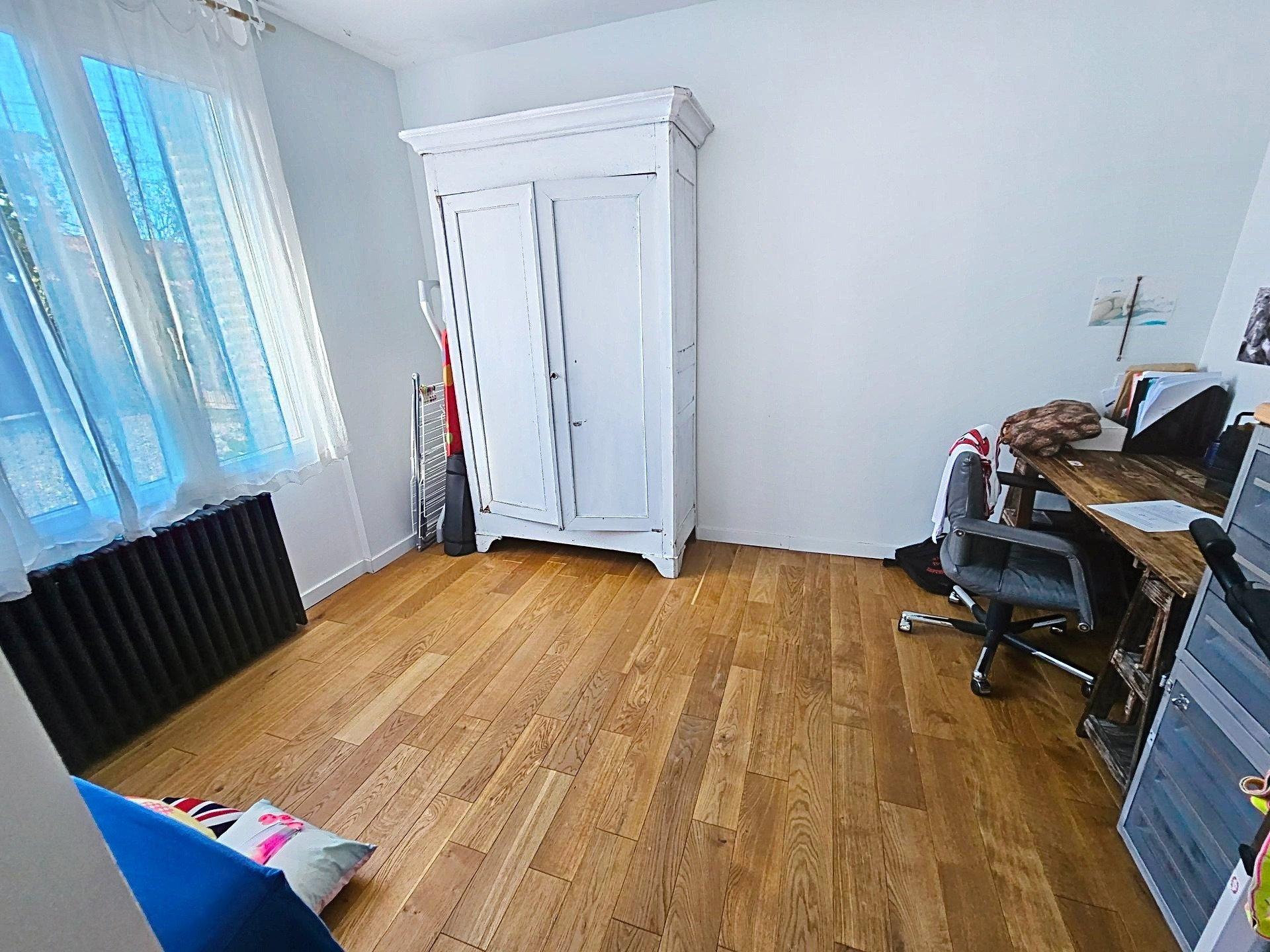 Photo 17 of the listing.