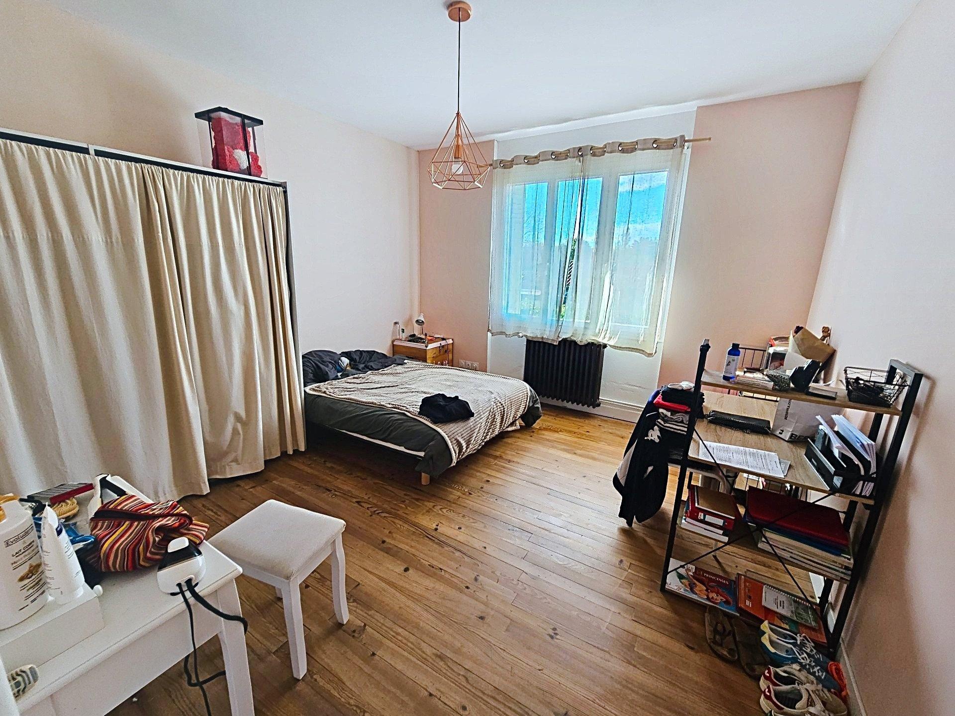 Photo 11 of the listing.