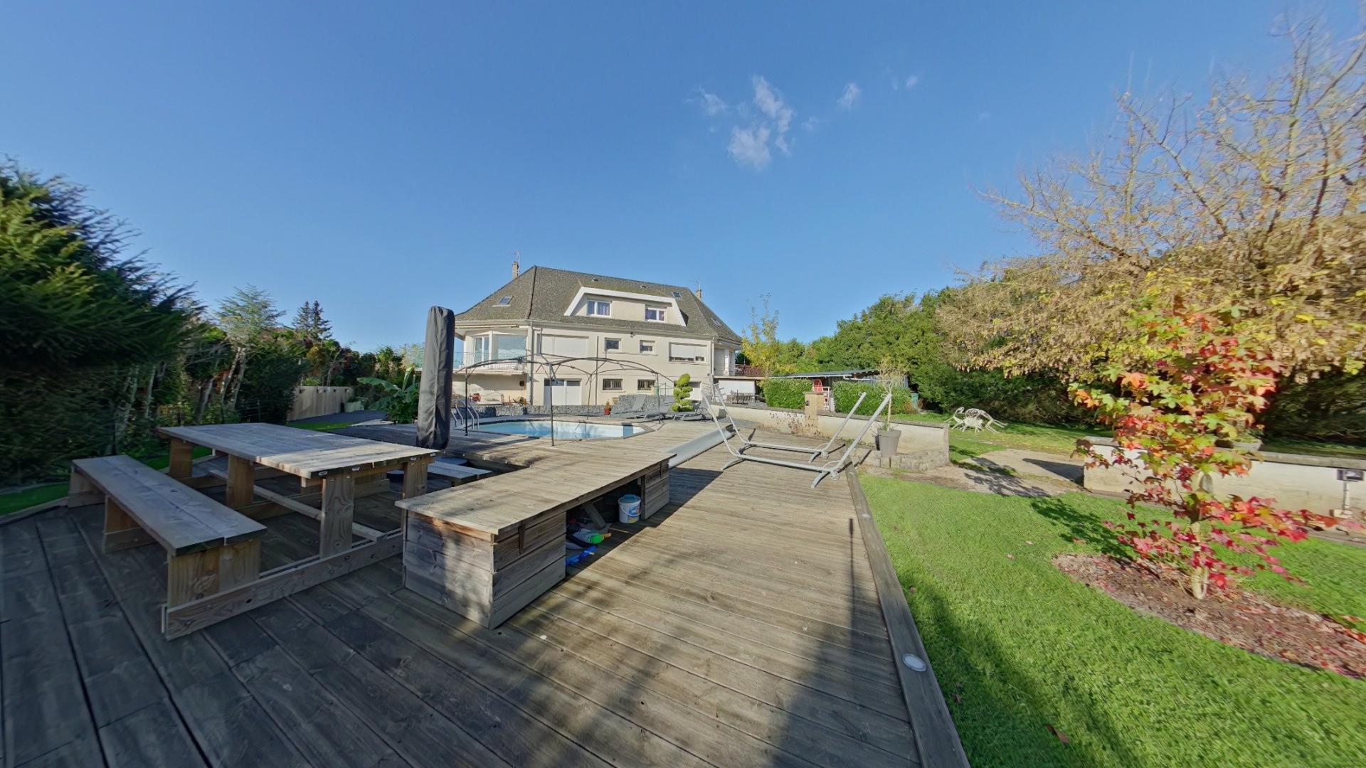 Photo 4 of the listing.