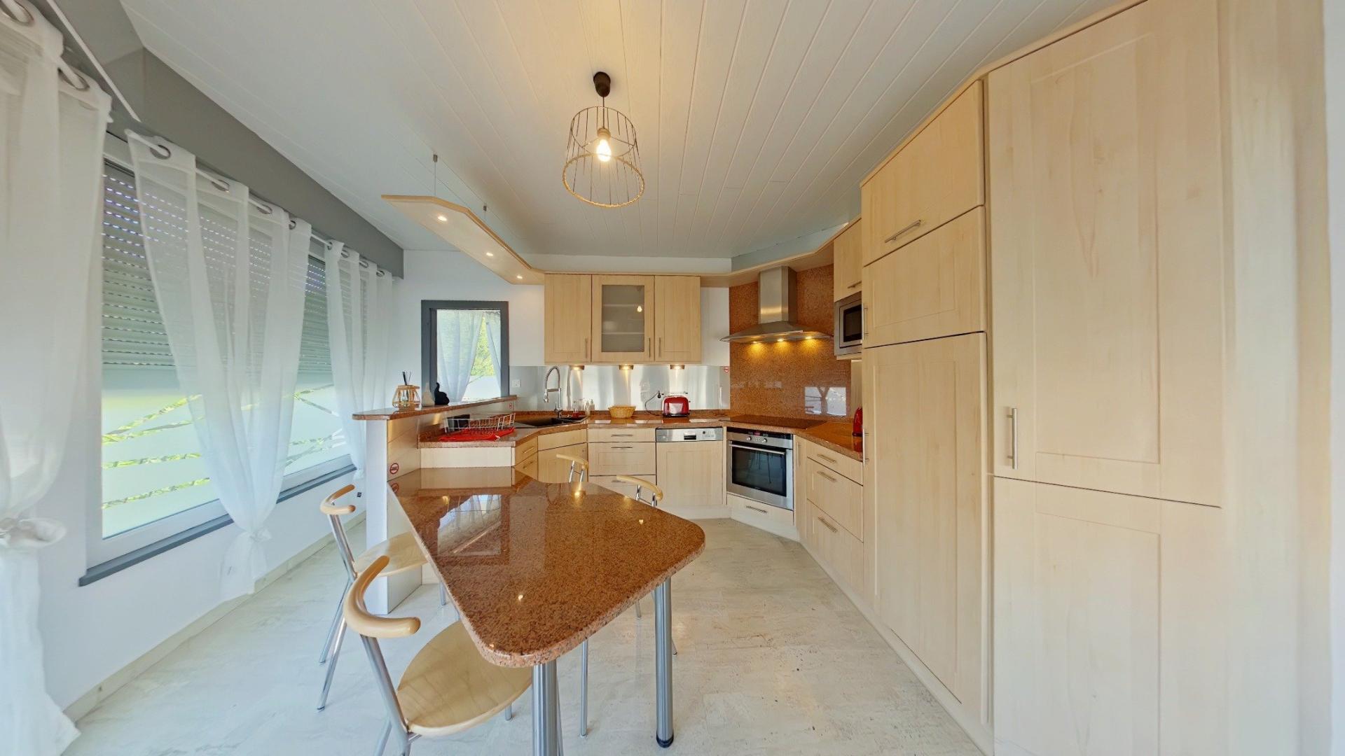 Photo 10 of the listing.