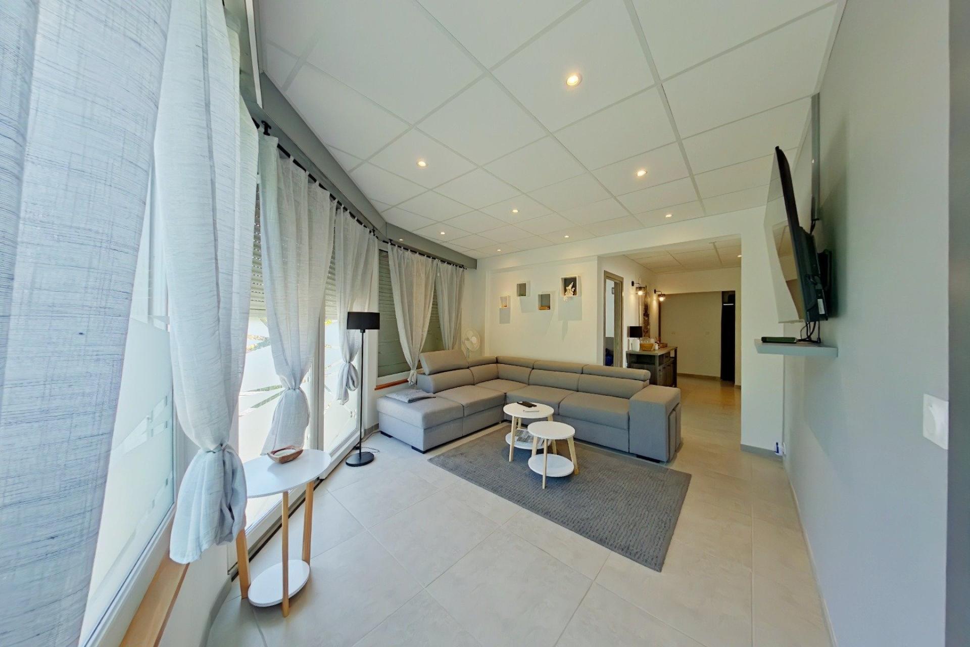 Photo 11 of the listing.