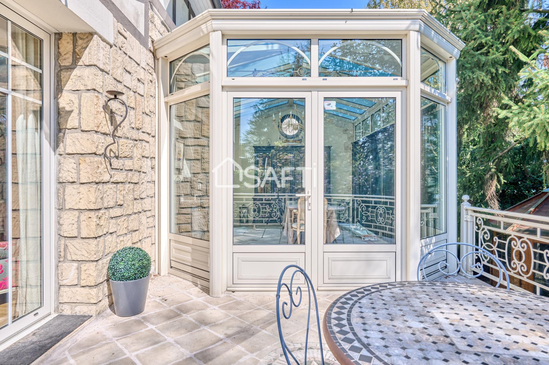 Photo 2 of the listing.