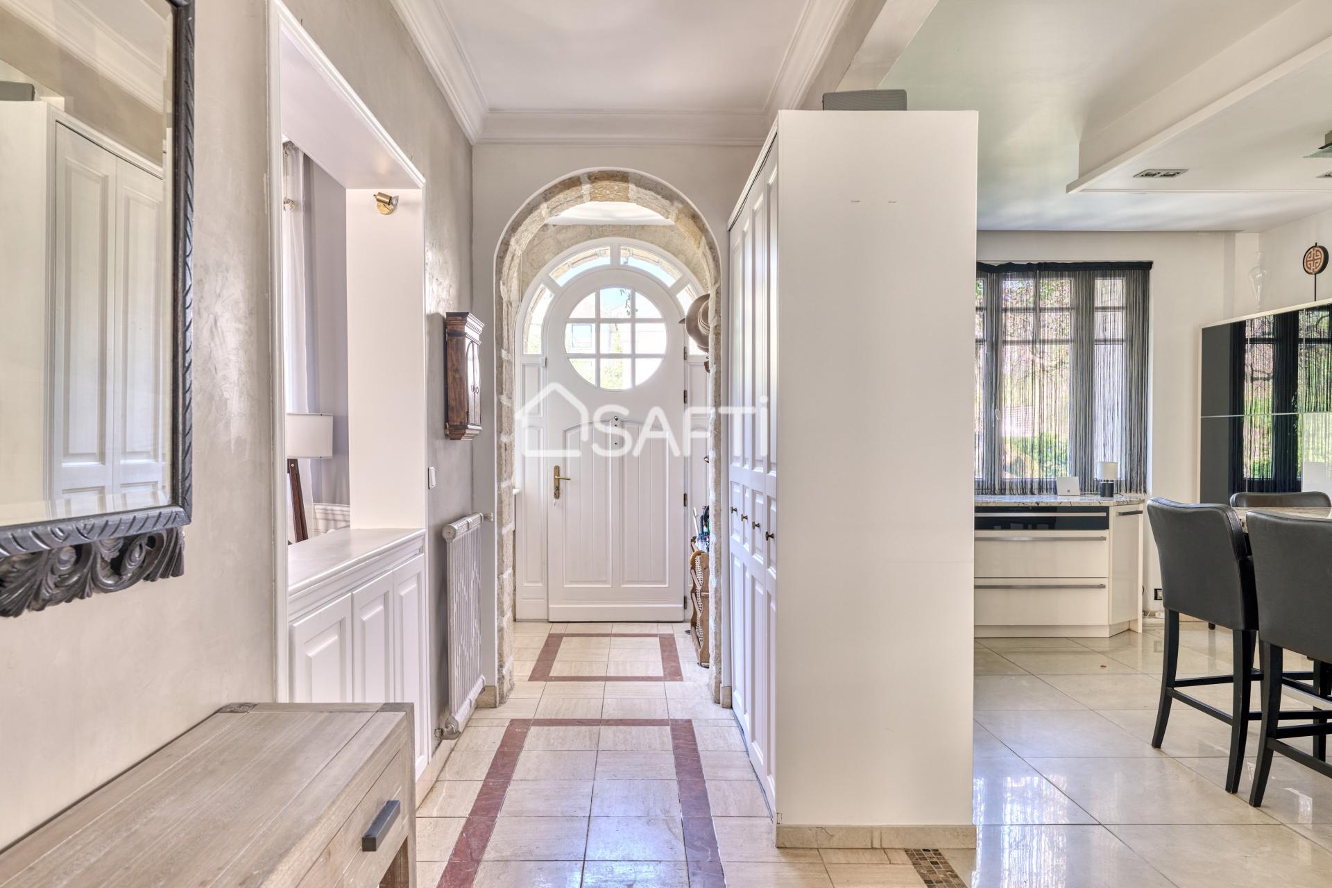 Photo 10 of the listing.